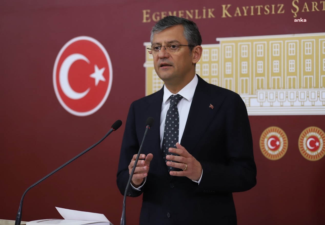 ÖZGÜR ÖZEL, BAŞARIR VE TÜRKKAN’IN DOKUNULMAZLIK DOSYALARININ GÖRÜŞÜLECEĞİ TOPLANTI ÖNCESİNDE, FEZLEKELERİN DÖNEM SONUNA BIRAKILMASINI TALEP ETTİ
