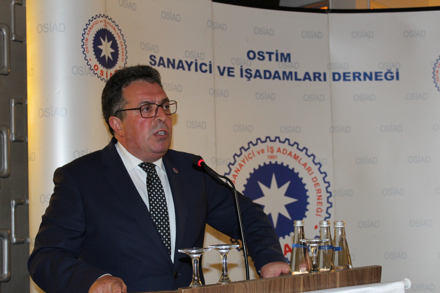 OSİAD BAŞKANI'NDAN UYARI: "EĞER İMALAT SANAYİNE YÖNELİK ÖNLEMLER GÜNDEME GELMEZSE ÇARKLAR DURUR"
