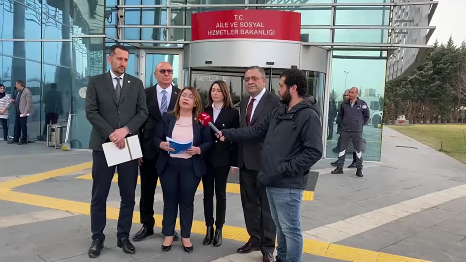 CHP MİLLETVEKİLLERİ KAYIP ÇOCUKLAR İÇİN AİLE BAKANLIĞI'NA GİTTİ. GÜLİZAR BİÇER KARACA: "İHBAR HATTIMIZA KAYIP 39 ÇOCUK BİLGİSİ GELDİ"
