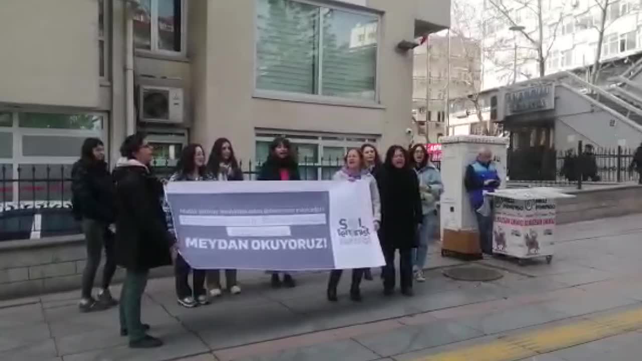 SOL FEMİNİST HAREKET'TEN AİLE VE SOSYAL HİZMETLER BAKANLIĞI'NA 'KAYIP ÇOCUKLAR' PROTESTOSU