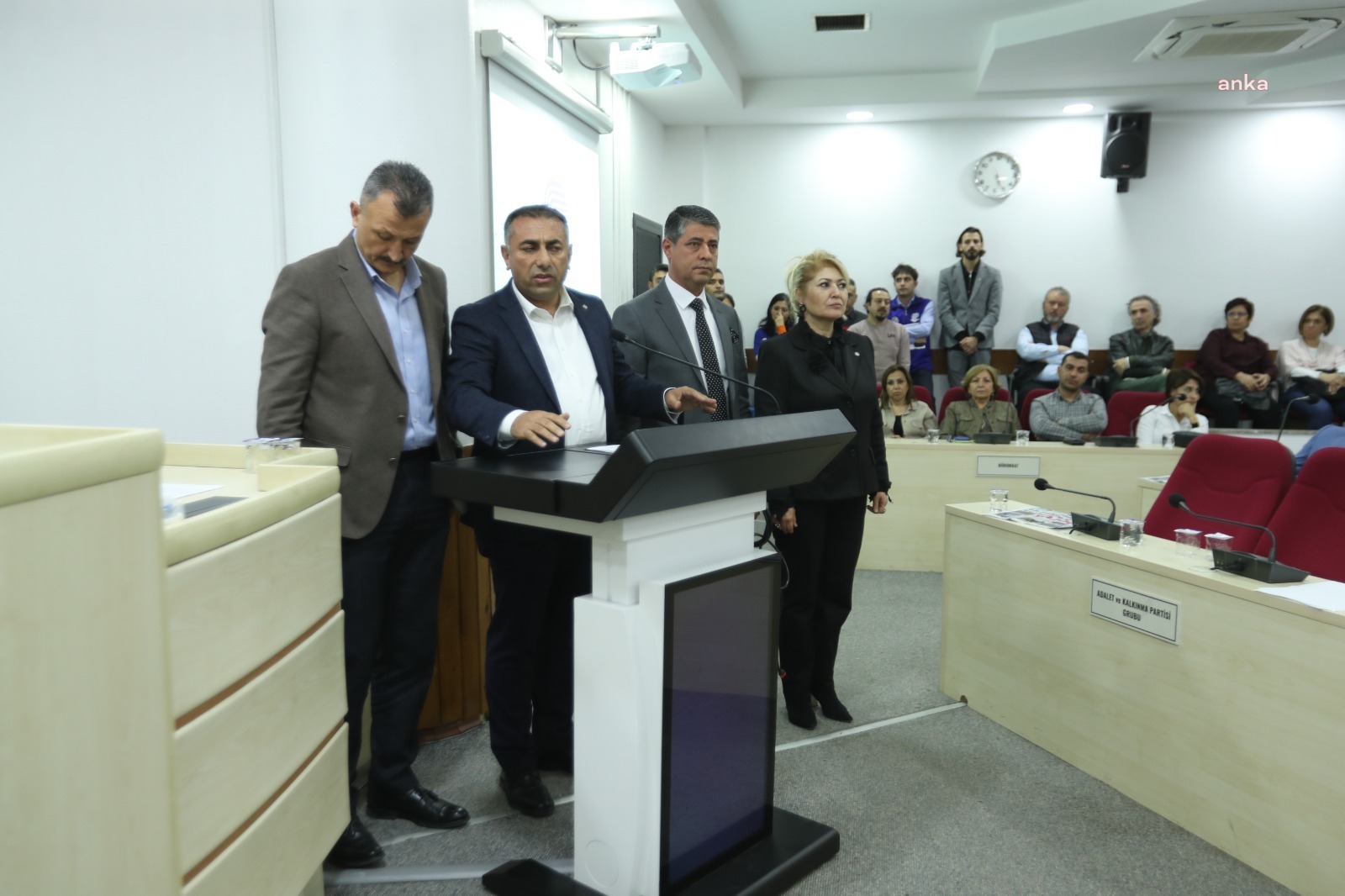 SEYHAN BELEDİYE MECLİSİ, DEPREM FELAKETİNİN ARDINDAN BİRLİK VE BERABERLİK MESAJLARI VERDİ