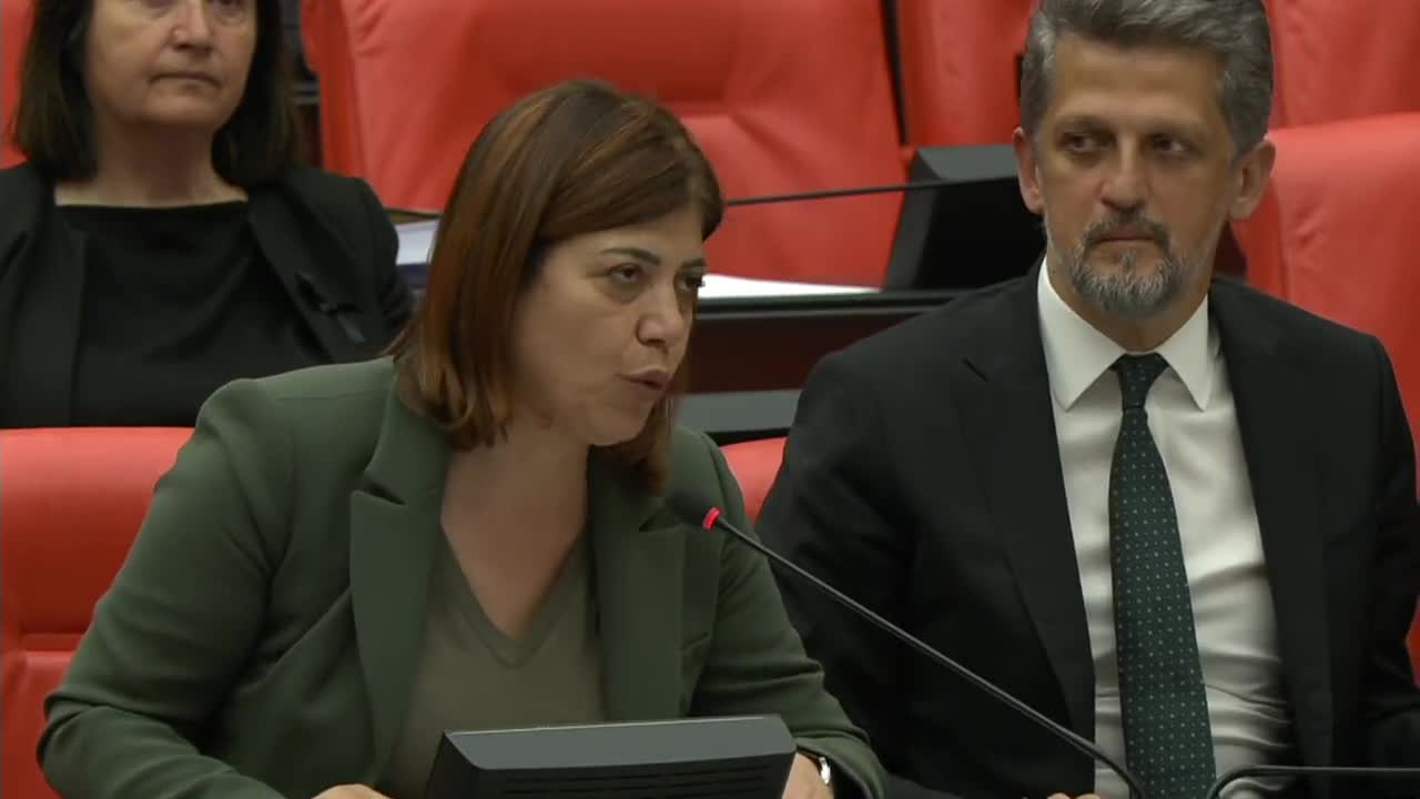 MERAL DANIŞ BEŞTAŞ: "YUNANİSTAN ULAŞTIRMA BAKANI İSTİFA ETTİ. BİZDE YÜZ BİNLERE VARAN BİR ÖLÜM OLAYINDA İSTİFA YOK"