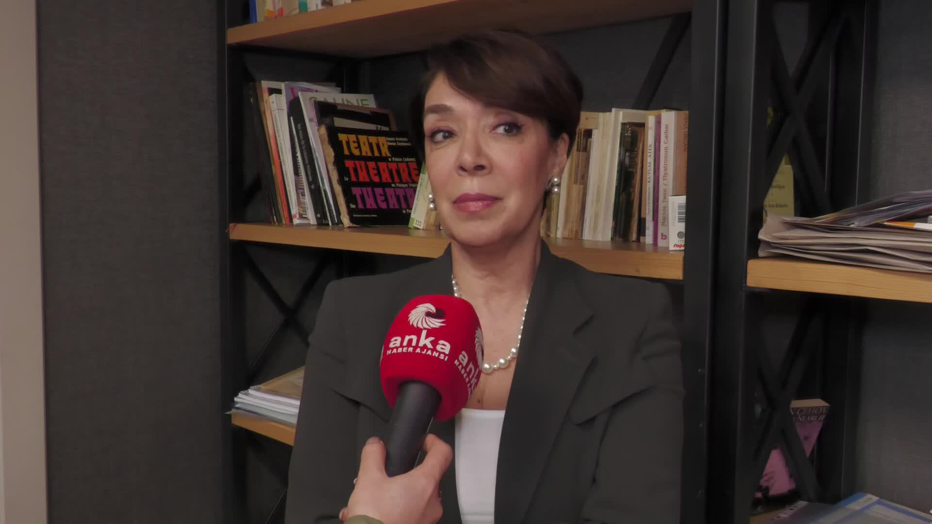 İBB ŞEHİR TİYATROLARI “ÇOCUKLAR EL ELE HEDİYELER UMUDA VE KARDEŞLİĞE” KAMPANYASI BAŞLATTI