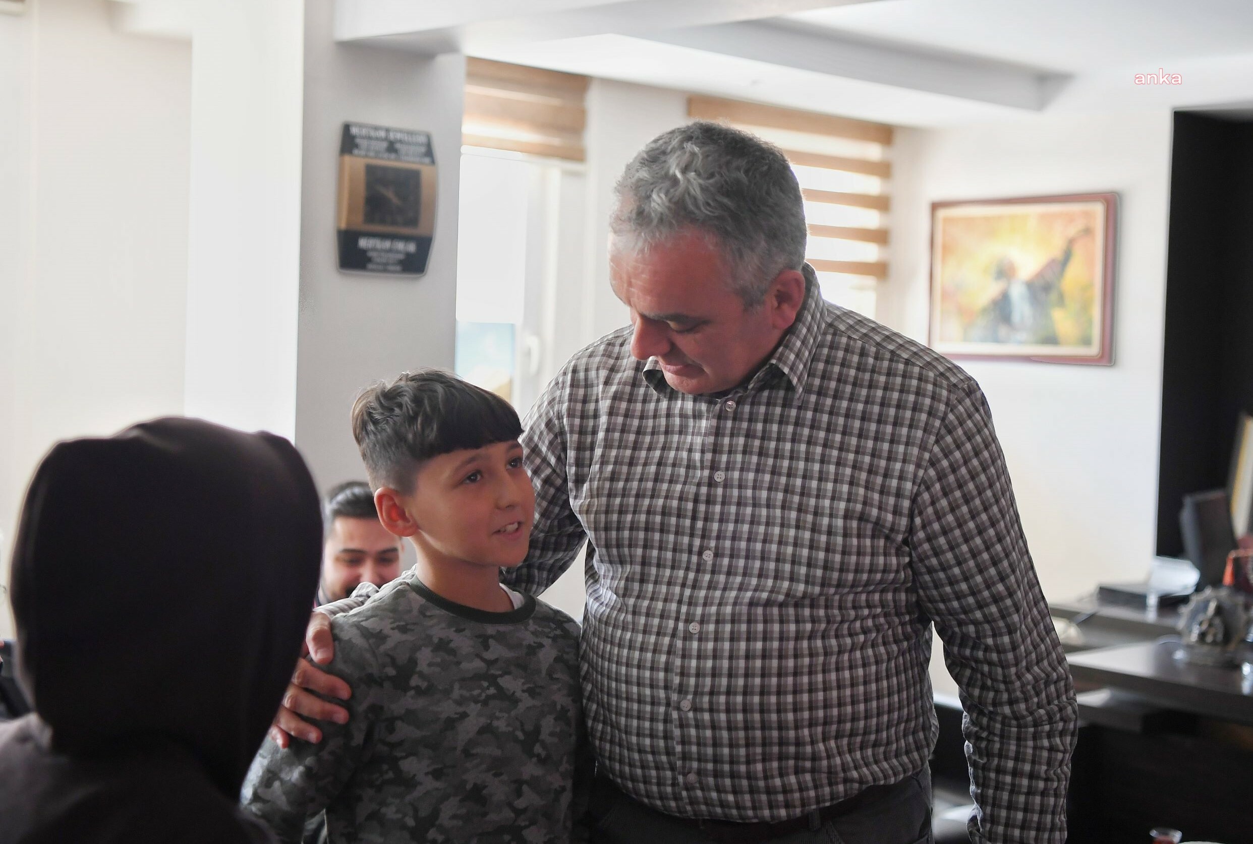 KONYAALTI BELEDİYE BAŞKANI ESEN, KENTTEKİ DEPREMZEDELERLE BULUŞTU