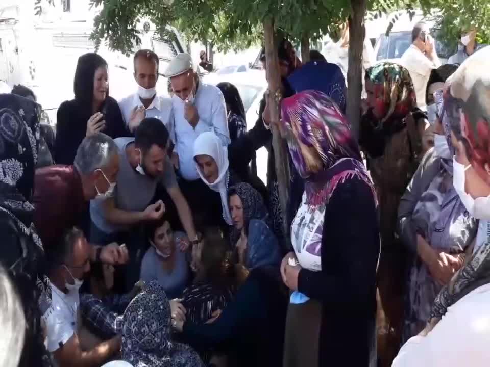 HAKKARİ’DE KAZA: 4’Ü ÖĞRETMEN 6 KİŞİ HAYATINI KAYBETTİ