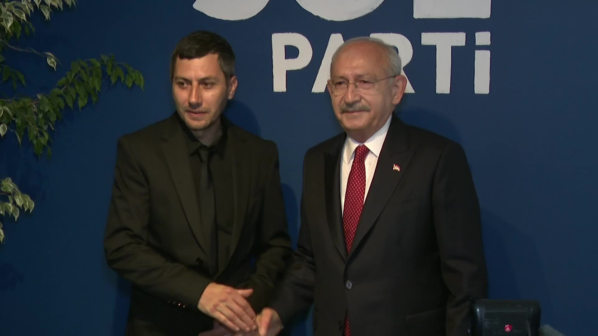 KILIÇDAROĞLU, SOL PARTİ BAŞKANLAR KURULU ÜYESİ İŞLEYEN İLE GÖRÜŞTÜ