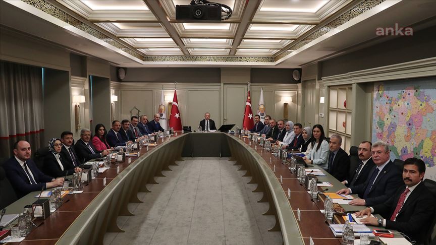 AKP MYK ERTELENDİ