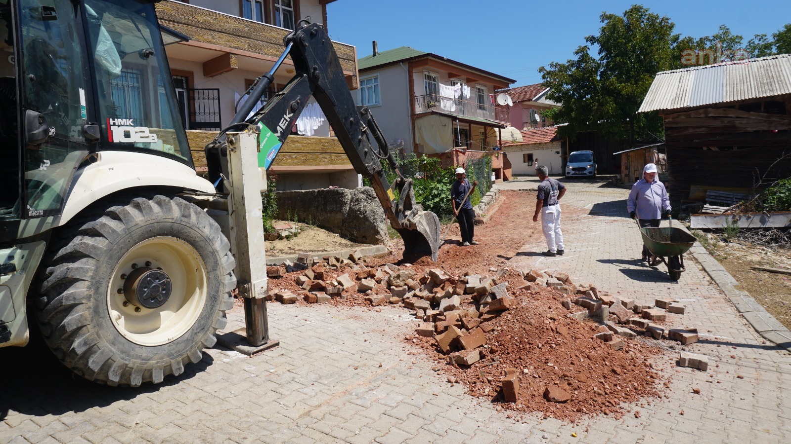 YENİLENEN PARKE TAŞLARIYLA DURHASAN ARTIK DAHA GÜZEL