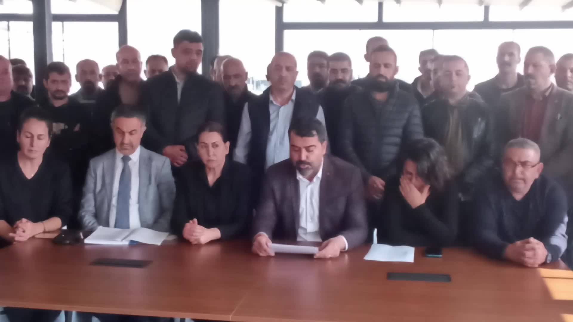 HAŞİM KARAKOYUN'UN ÖLÜMÜNE SEBEP OLAN ALKOLLÜ SÜRÜCÜNÜN SERBEST BIRAKILMASINA GAZETECİ KARDEŞTEN TEPKİ: "ACIMIZI YAŞAYAMADAN HUKUK MÜCADELESİNE GİRMEK NE ACI"