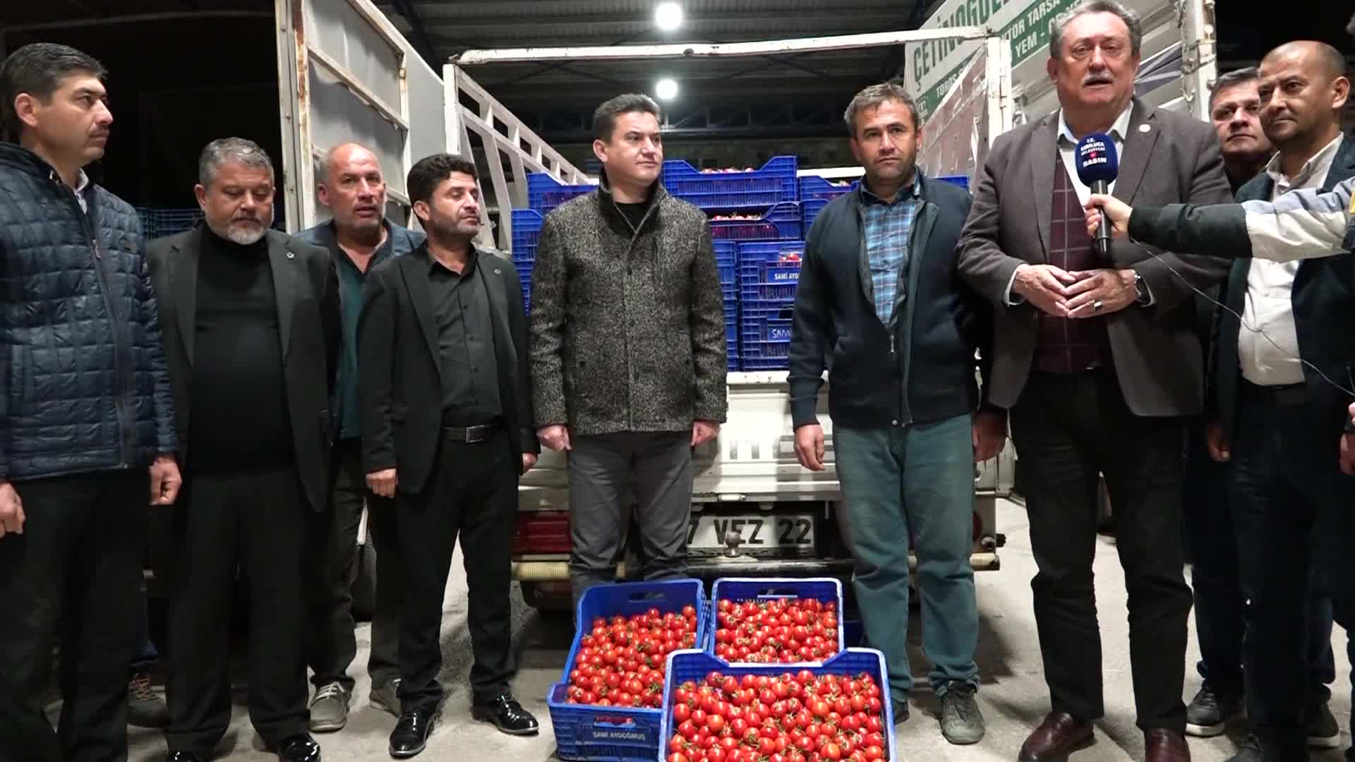 DOMATES İHRACATINA KISITLAMA GETİRİLMESİNE KUMLUCA'DAN TEPKİ.. CHP'Lİ ÖZER: "BUGÜN İHRACATÇI BATARSA ÇİFTÇİ BURADA ÇOKTAN BATAR"