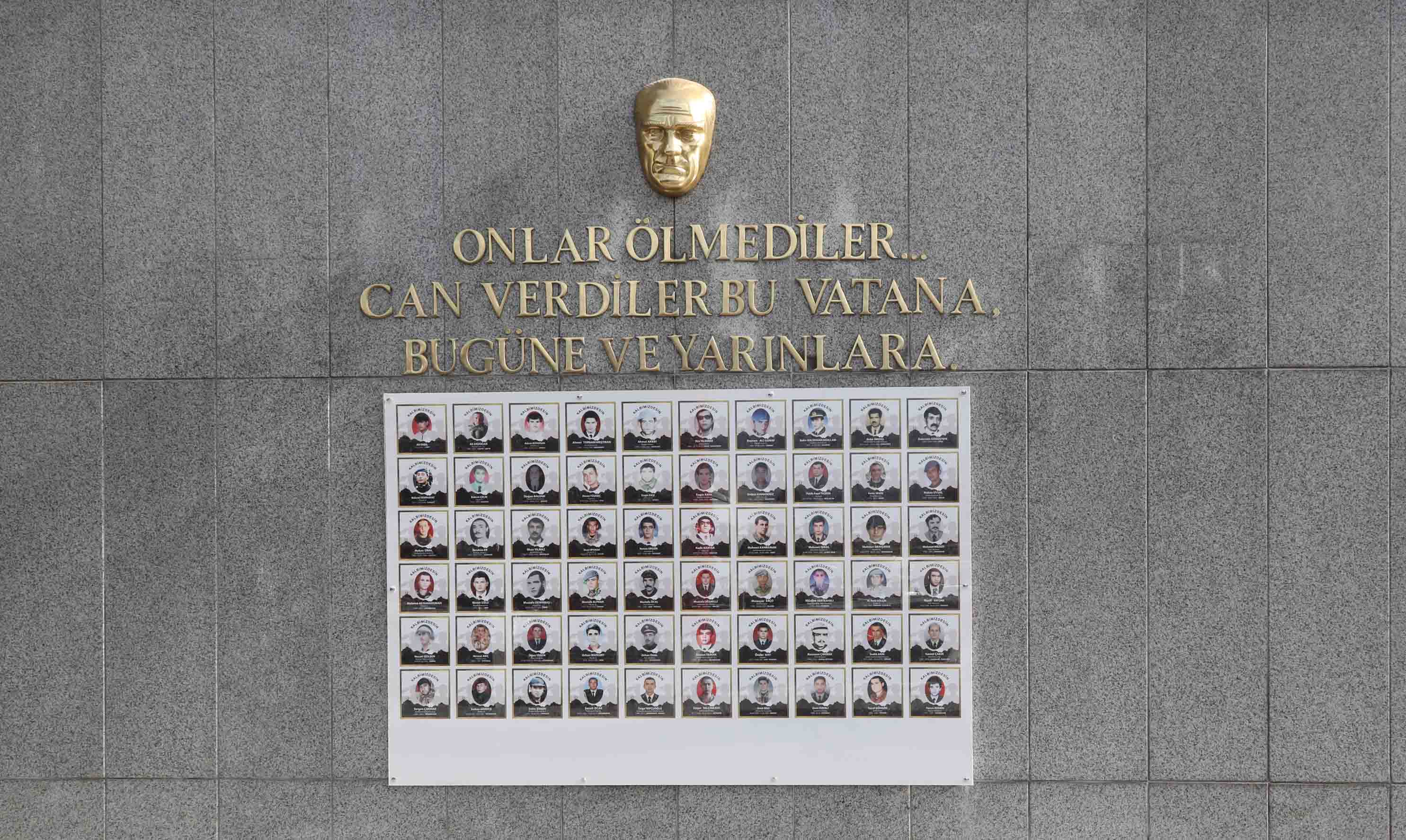BAYRAKLI'DA ŞEHİTLER ANITI YENİLENDİ