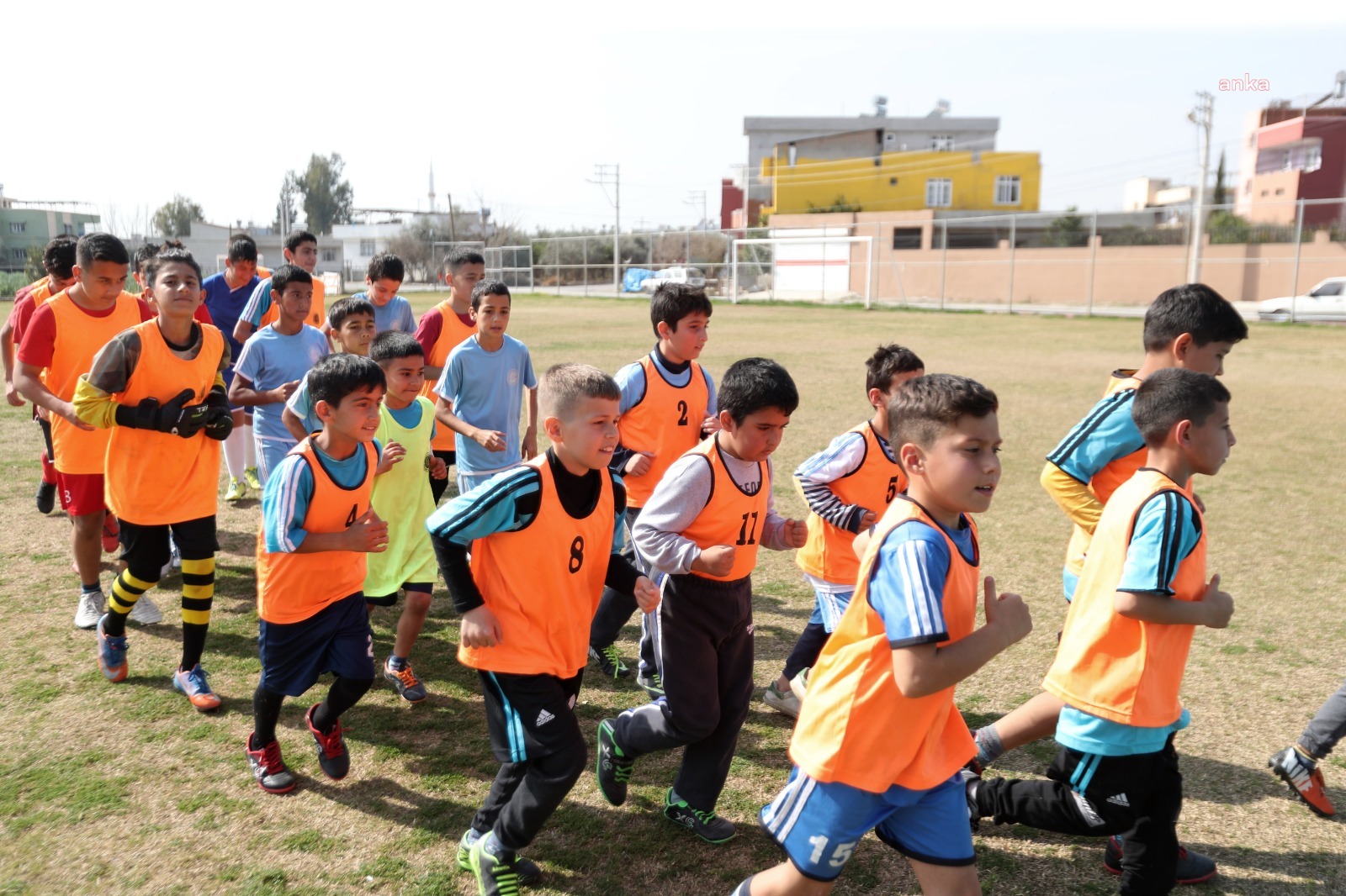 SEYHAN’DA ÇOCUKLAR FUTBOLLA YENİDEN BULUŞTU