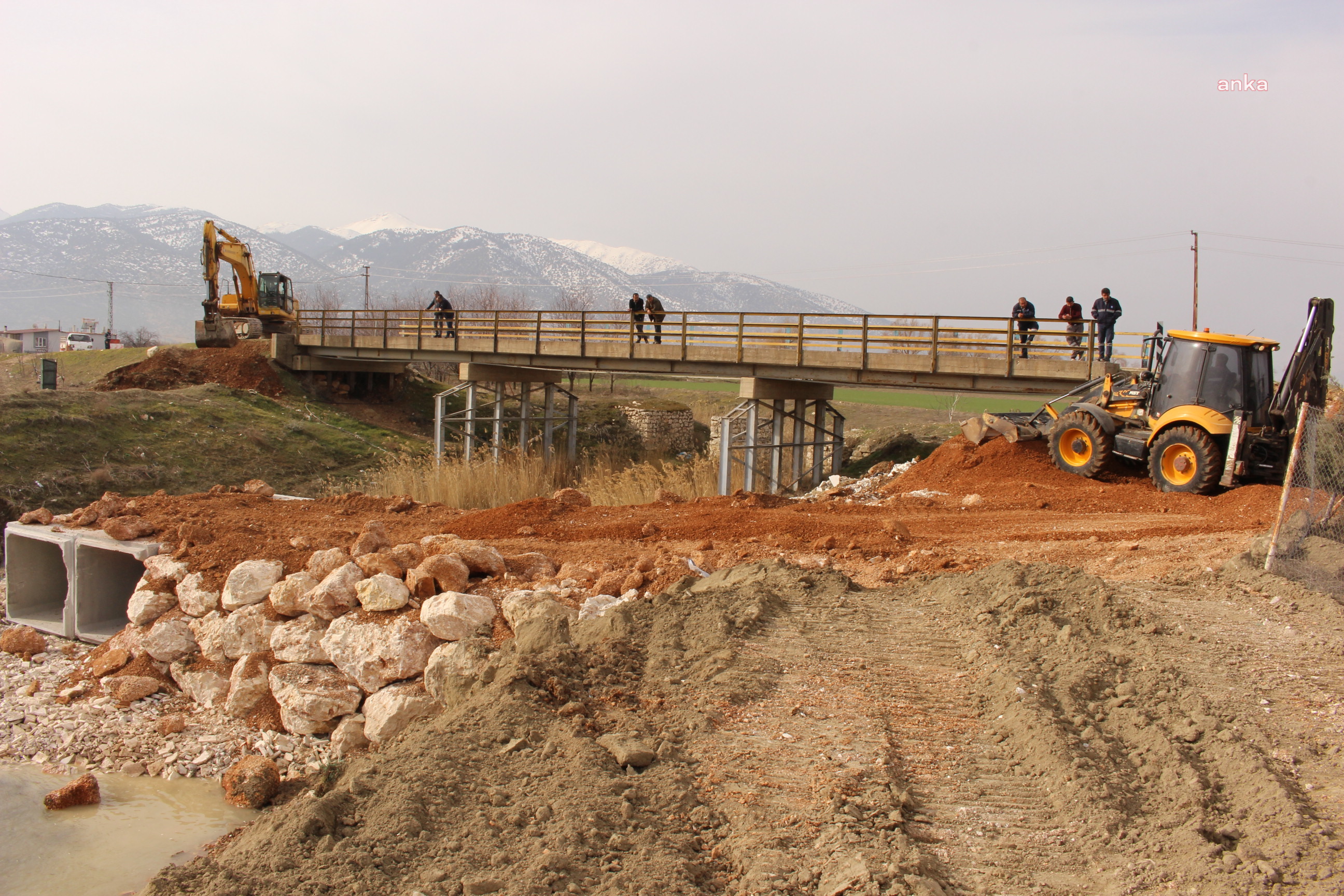 ANTALYA BÜYÜKŞEHİR, ELMALI BAYRALAR MAHALLESİ’NDE YENİ KÖPRÜ İNŞAATINA BAŞLIYOR