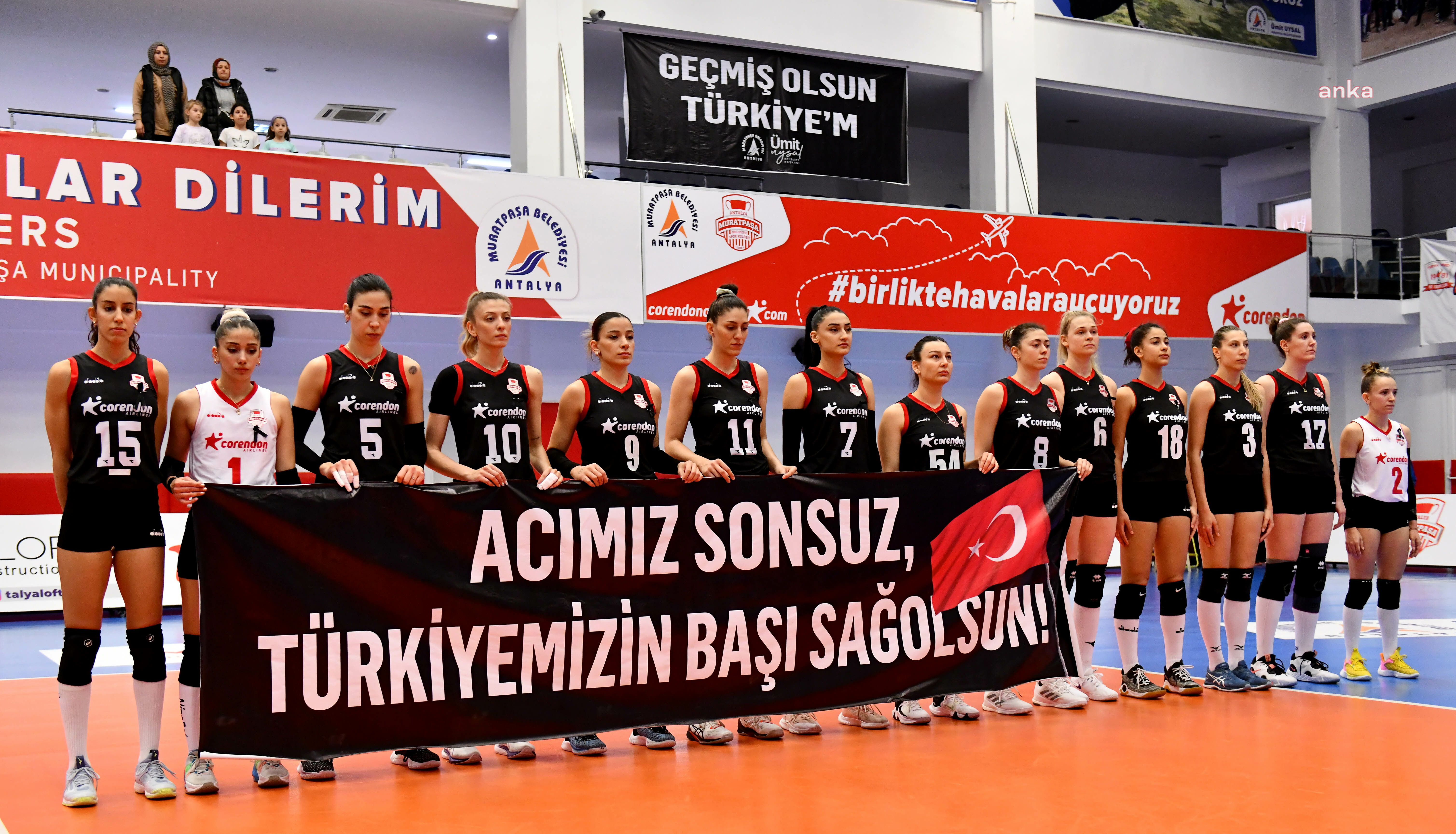 MURATPAŞA BELEDİYESİ'NİN KADIN VOLEYBOL TAKIMI, ÇANAKKALE’YE KARŞI 3-0 KAZANDI