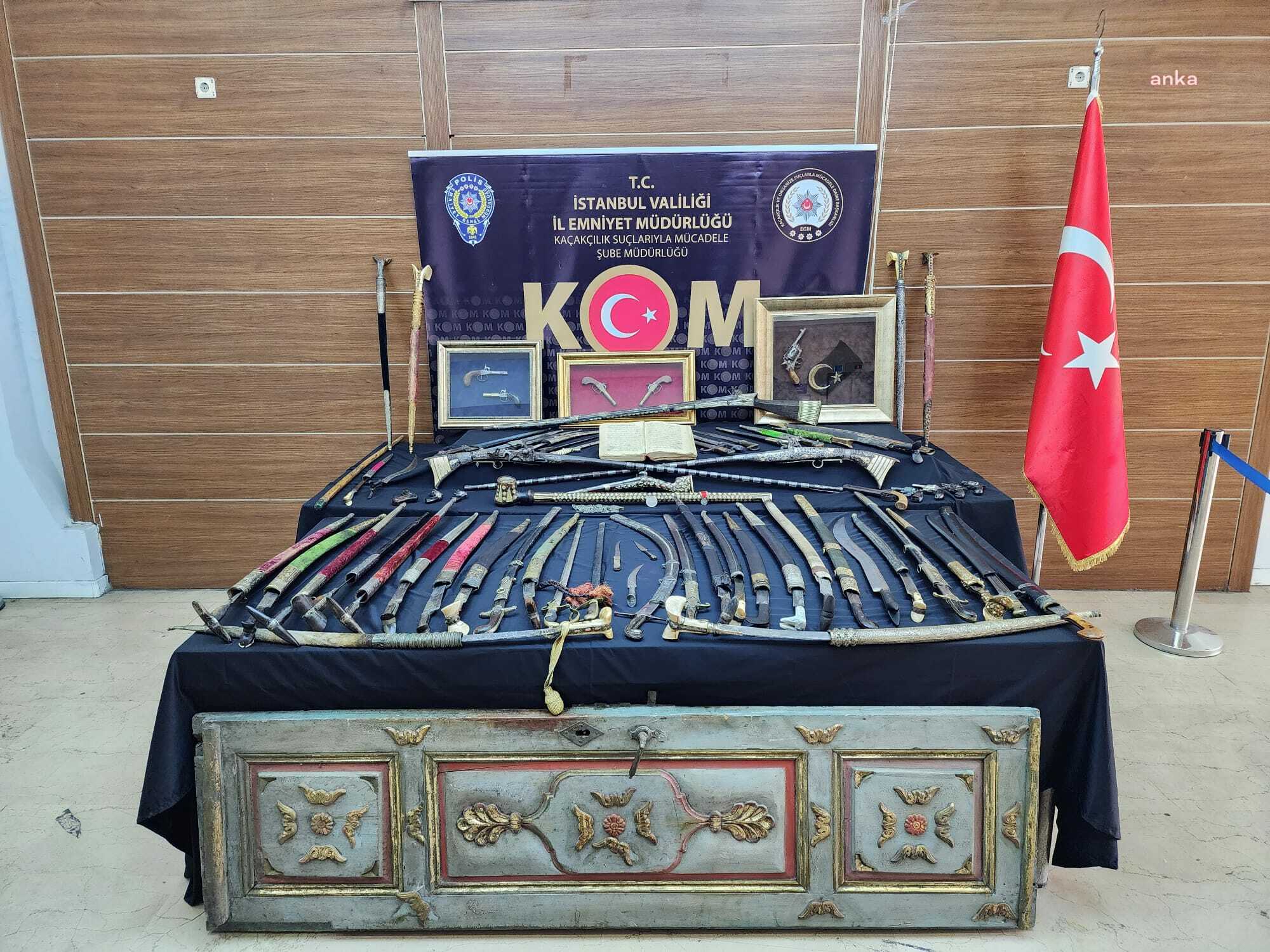 İSTANBUL'DA, OSMANLI DÖNEMİNE AİT ÇOK SAYIDA TARİHİ ESER ELE GEÇİRİLDİ
