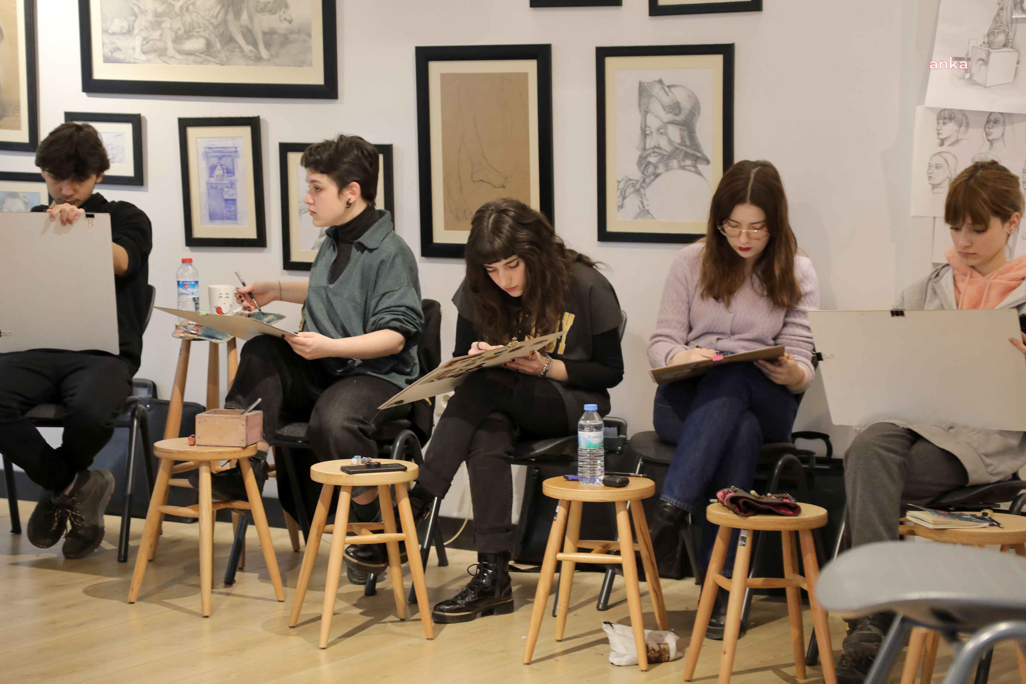 ÇANKAYA BELEDİYESİ, TURAN EROL SANAT ATÖLYESİ'NDE GENÇLERİ SINAVA HAZIRLIYOR