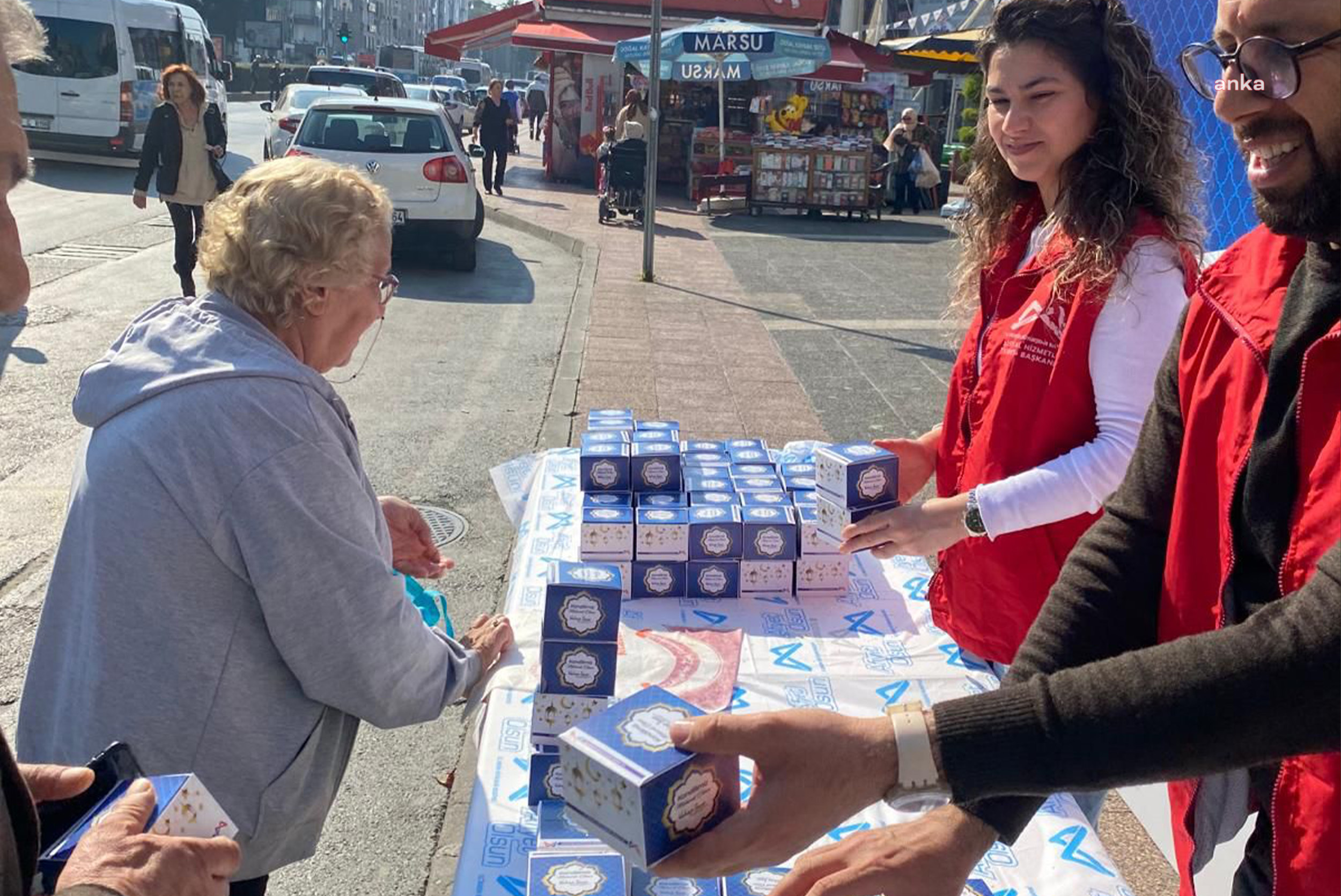 MERSİN BÜYÜKŞEHİR, BERAT KANDİLİ’NDE 15 BİN KANDİL SİMİDİ DAĞITTI