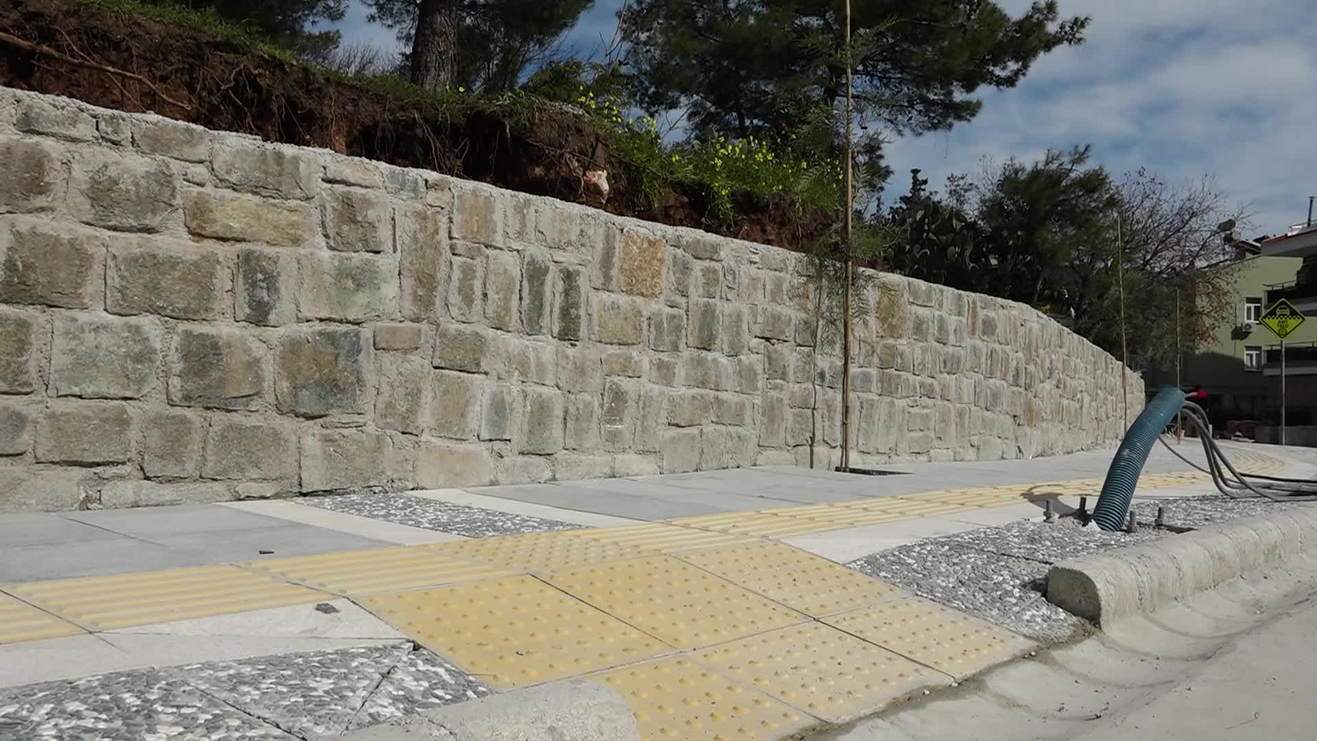 MARMARİS BELEDİYESİ EKİPLERİ, KENT GENELİNDE ÇALIŞMALARINA DEVAM EDİYOR