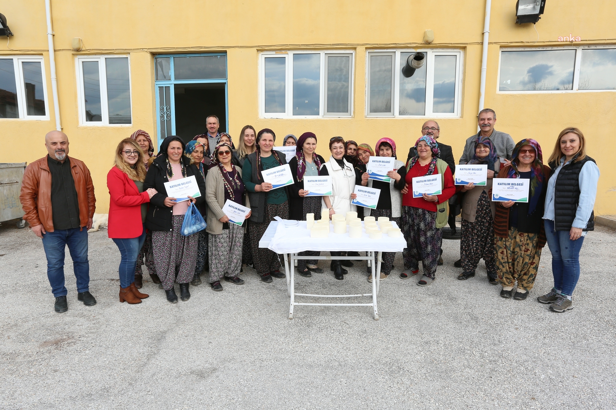 ODUNPAZARI BELEDİYESİ’NDEN KADINLARA YÖNELİK ‘SÜT HİJYENİ VE PEYNİR YAPIMI’ EĞİTİMİ