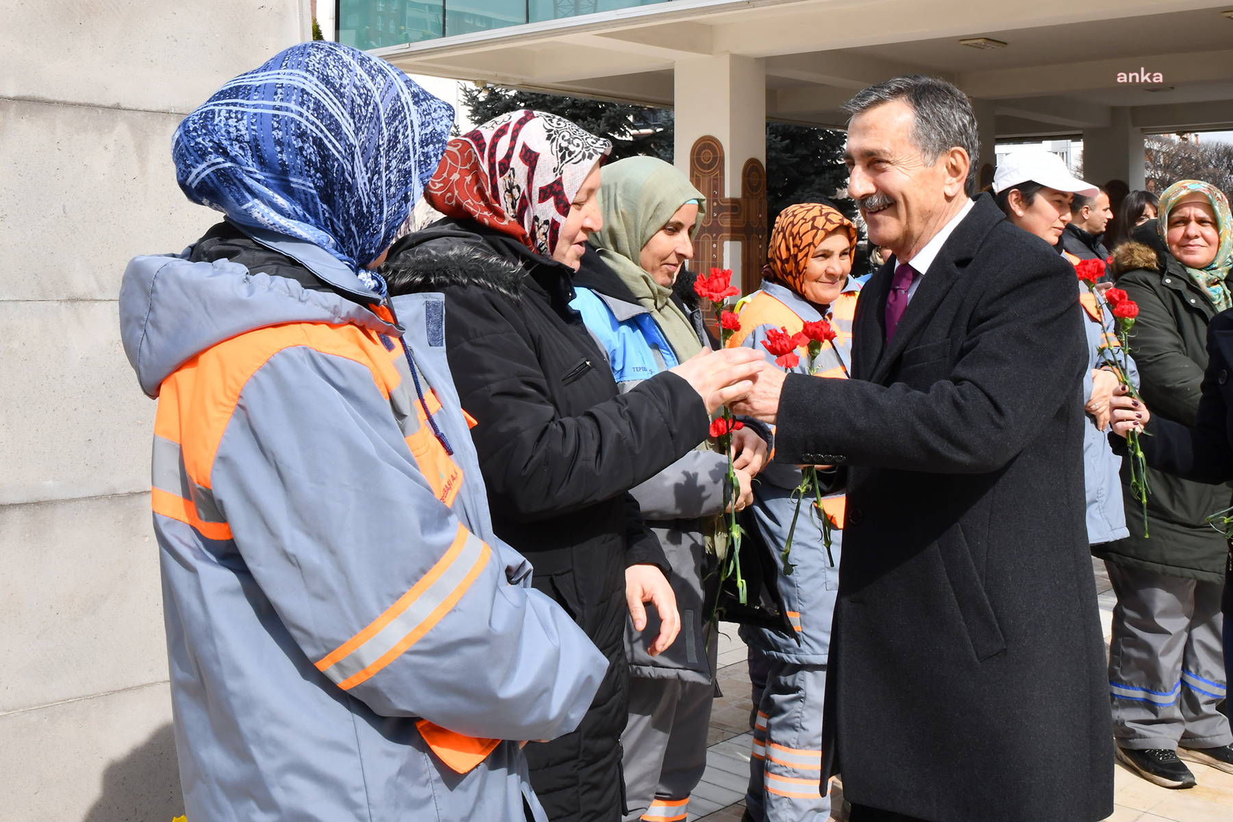 TEPEBAŞI BELEDİYE BAŞKANI ATAÇ, KADIN ÇALIŞANLARIN GÜNÜNÜ KUTLADI