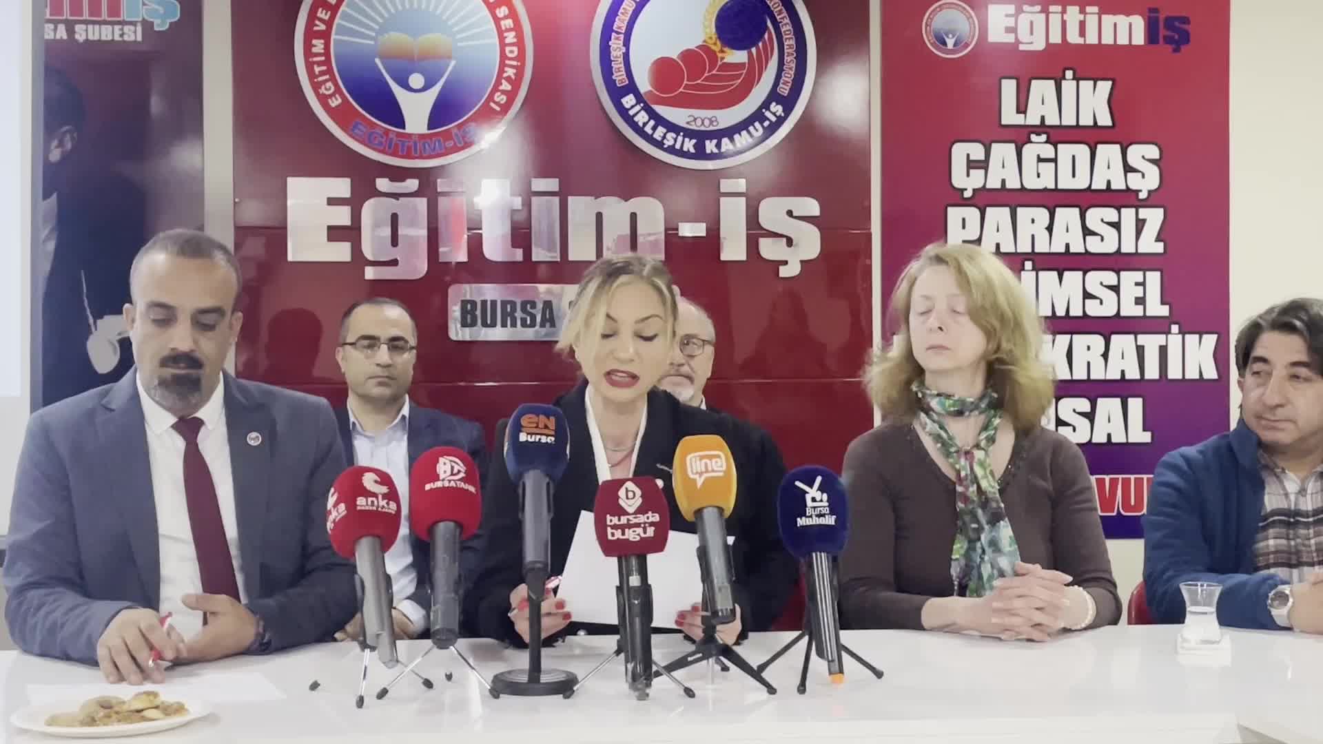 EĞİTİM-İŞ BURSA ŞUBESİ BAŞKANI YELİZ TOY: "MİLLİ EĞİTİM BAKANLIĞI’NIN DEPREM BÖLGESİNDEN SATIN ALDIĞI ÇADIRLAR, BURSA’DA ÜZERLERİNE MEB LOGOSU YAPIŞTIRILIP YENİDEN DEPREM BÖLGESİNE GÖNDERİLMİŞ”