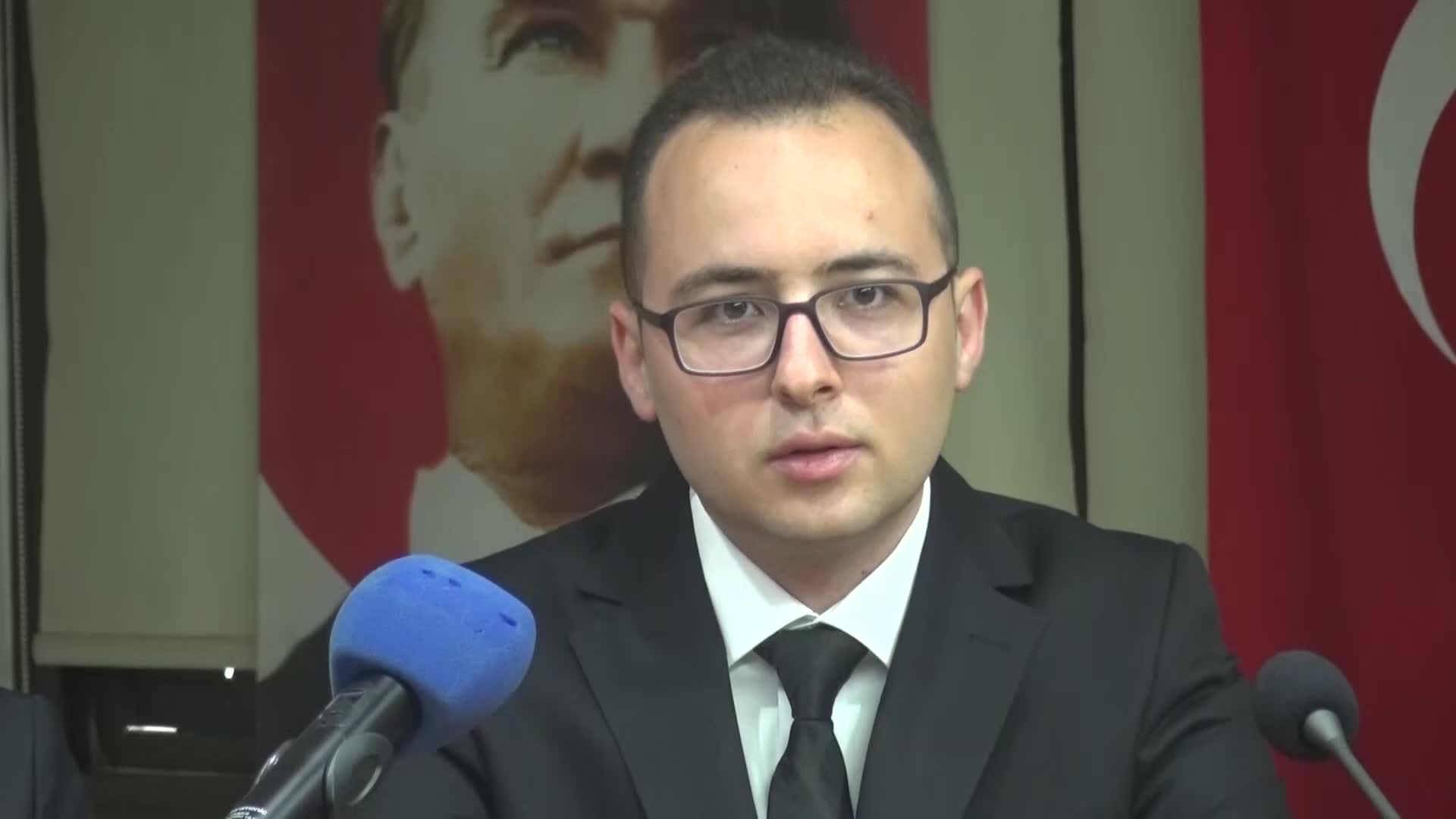 İZMİR BARO BAŞKANI YILMAZ'DAN DEPREM BÖLGESİNDE AVUKATIN DARP EDİLMESİNE TEPKİ: “HUKUKÇULARA KARŞI UYGULANAN ŞİDDETİN SORUMLUSU SİYASİ İKTİDARDIR”