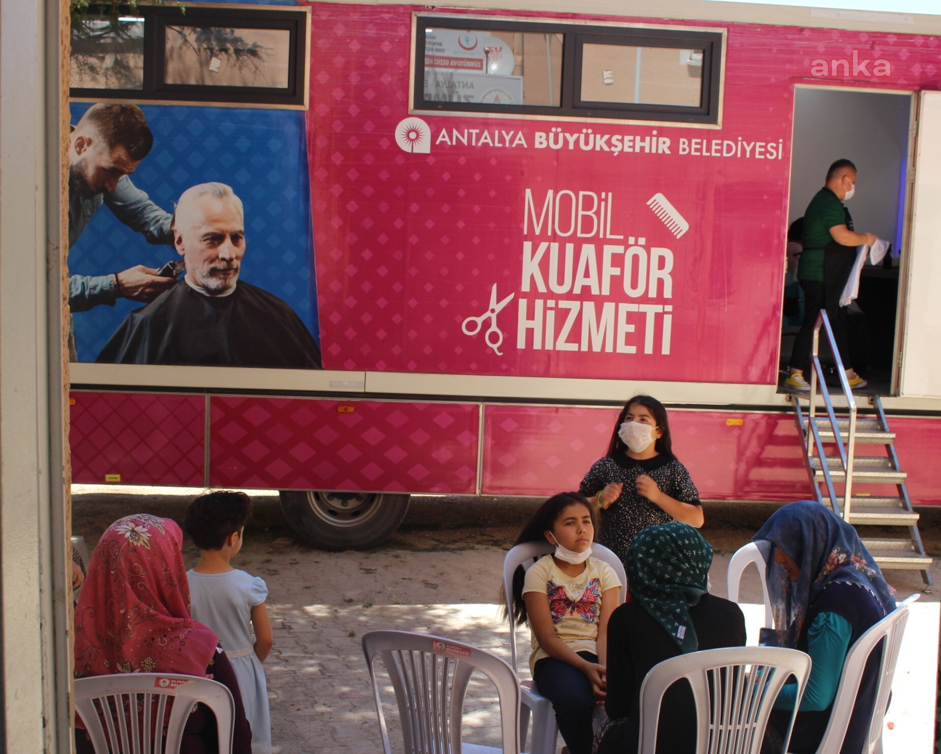 ANTALYA BÜYÜKŞEHİR'İN MOBİL KUAFÖR TIR'I ELMALI'DA