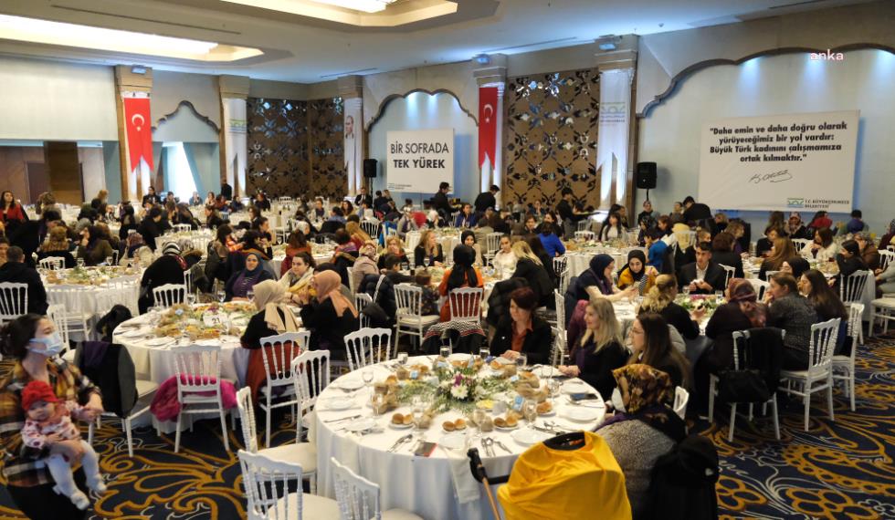 BÜYÜKÇEKMECE BELEDİYESİ’NDEN DEPREMZEDE KADINLAR İÇİN ‘8 MART’ YEMEĞİ