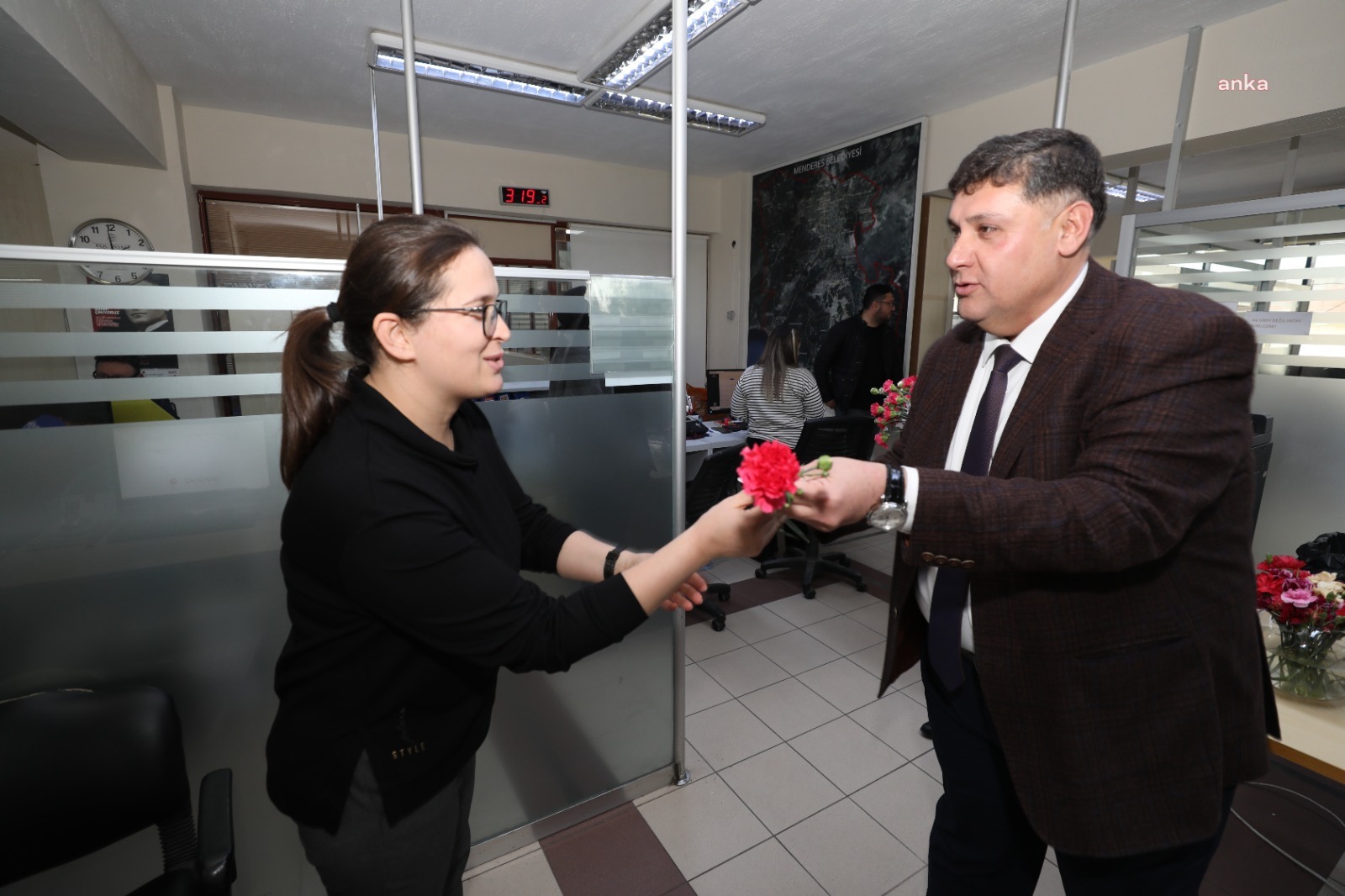 MENDERES BELEDİYE BAŞKAN VEKİLİ ÖZKAN, DÜNYA EMEKÇİ KADINLAR GÜNÜ’NÜ KUTLADI