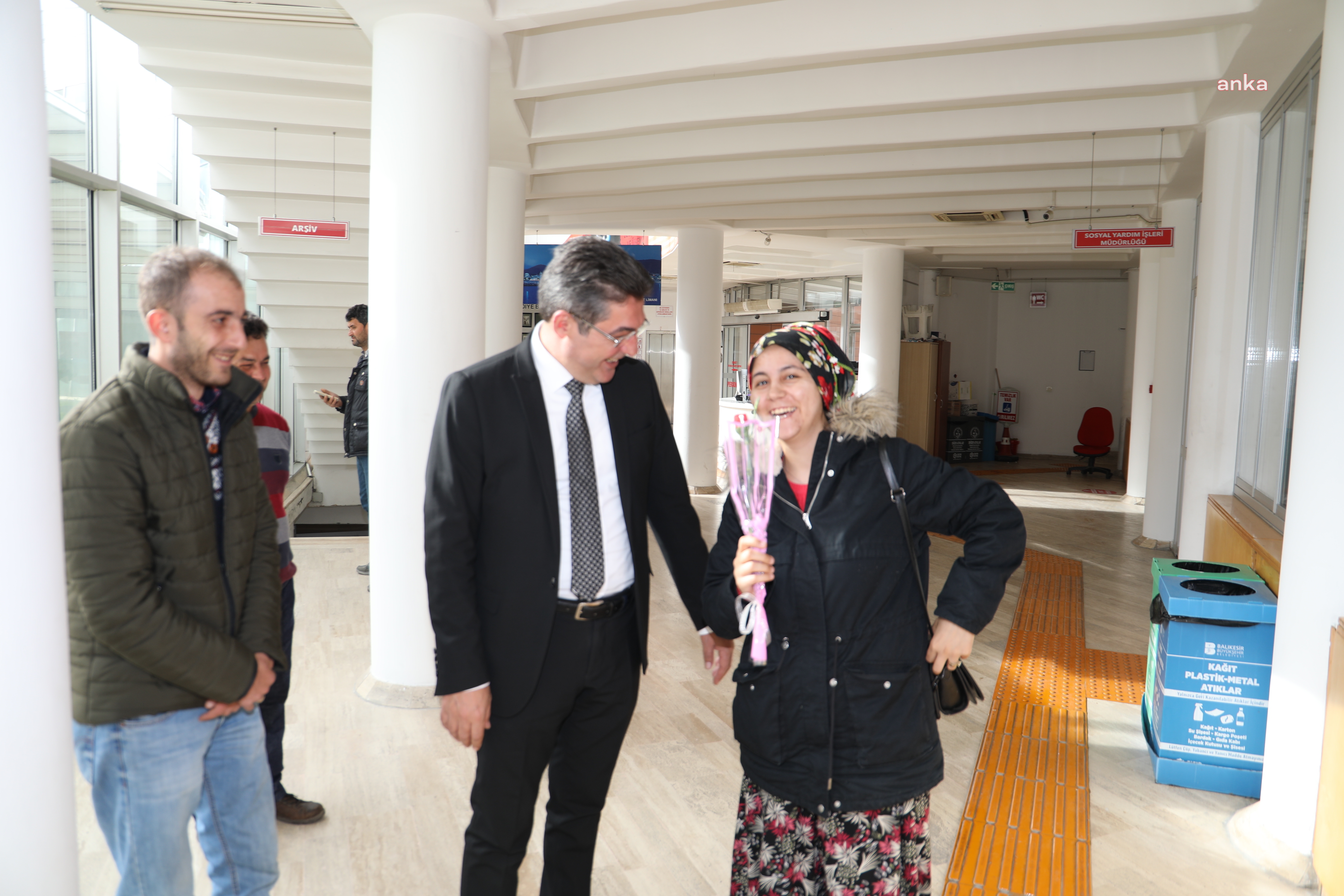 BURHANİYE BELEDİYE BAŞKANI DEVECİLER, '8 MART' HAFTASINDA GÖREVİNİ KADIN BİR MECLİS ÜYESİNE BIRAKTI