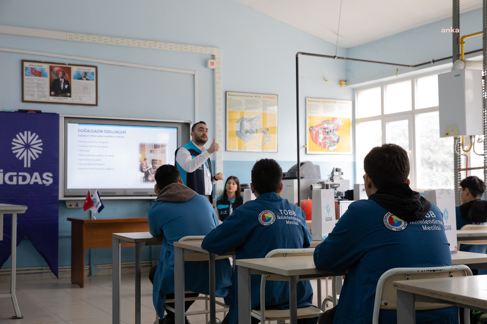 “OKUL BİTİNCE İŞ GÜVENCESİ” HAYALİ, MESLEK LİSELİLER İÇİN GERÇEK OLUYOR: 'İGDAŞ ALTIN BİLEZİK EĞİTİM PROGRAMI' BAŞLADI