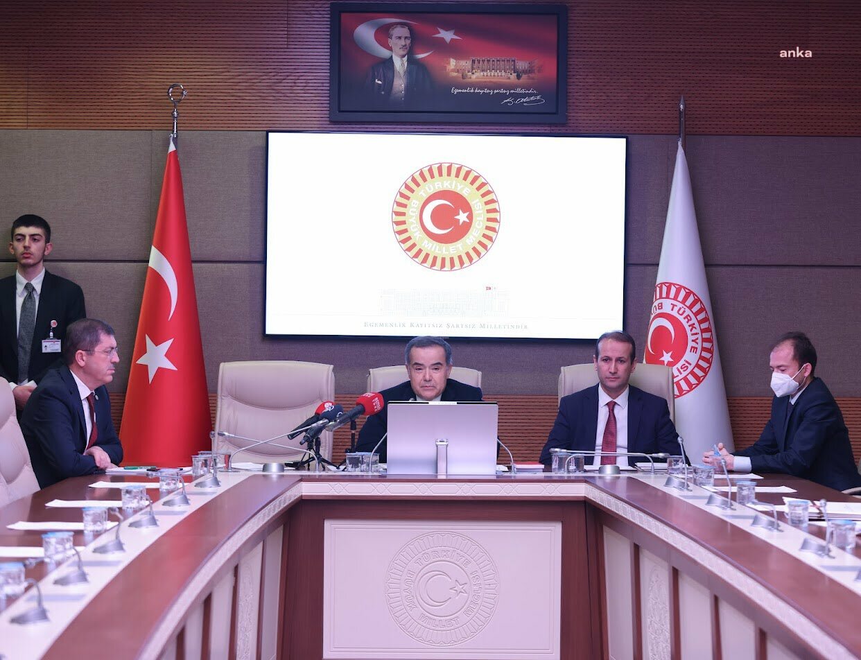 EMNİYET GENEL MÜDÜR YARDIMCISI RESUL HOLOĞLU DEPREM BÖLGESİ VERİLERİNİ AÇIKLADI: “55 ÇOCUK HAKKINDA KAYIP MÜRACAATI BULUNMAKTADIR, 140 YETİŞKİN AFET BÖLGESİNDE KAYIP SEBEBİYLE ARANMAYA DEVAM EDİLİYOR”