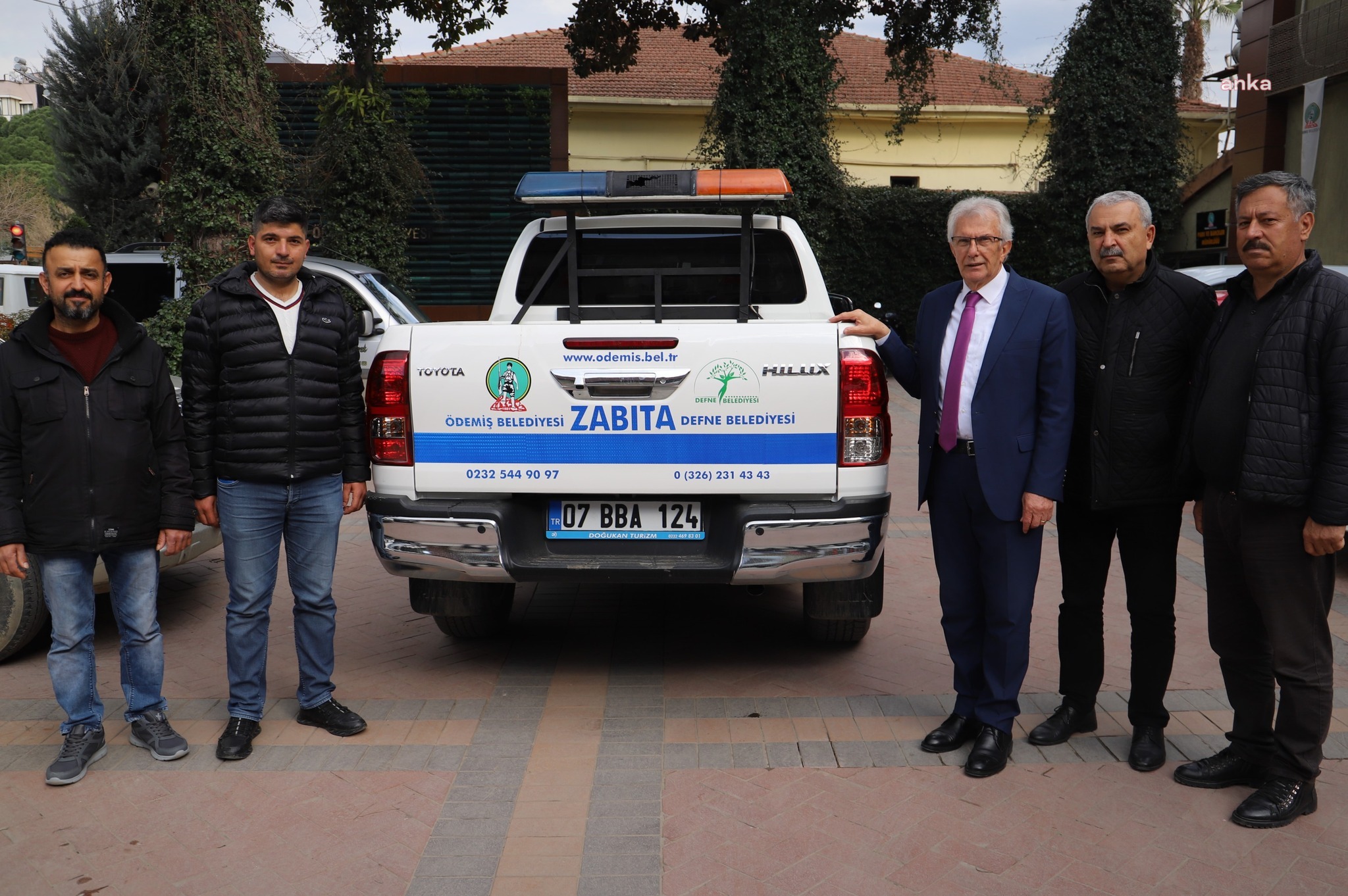ÖDEMİŞ’TEN KARDEŞ KENT DEFNE’YE ARAÇ DESTEĞİ