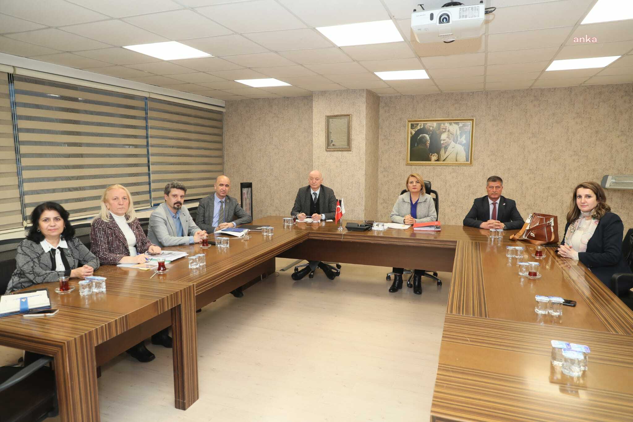 İZMİT BELEDİYE BAŞKANI HÜRRİYET, DEPREM BÖLGESİNDE SÜRDÜRÜLEN ÇALIŞMALARI DEĞERLENDİRDİ