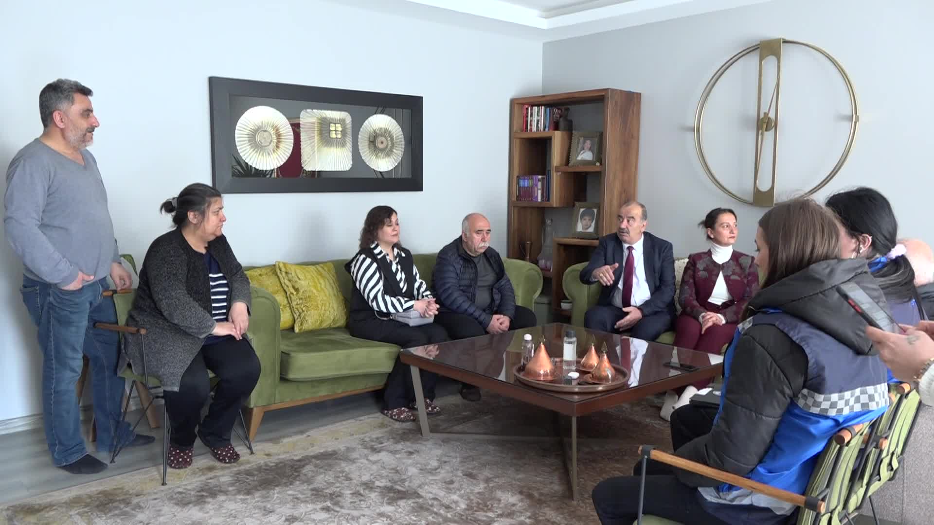 İLÇEDEKİ DEPREMZEDELERİ ZİYARET EDEN MUDANYA BELEDİYE BAŞKANI TÜRKYILMAZ: "YÜZÜNÜZÜ GÜLDÜREBİLMEK İÇİN VAR GÜCÜMÜZLE ÇALIŞMAYA DEVAM EDECEĞİZ"