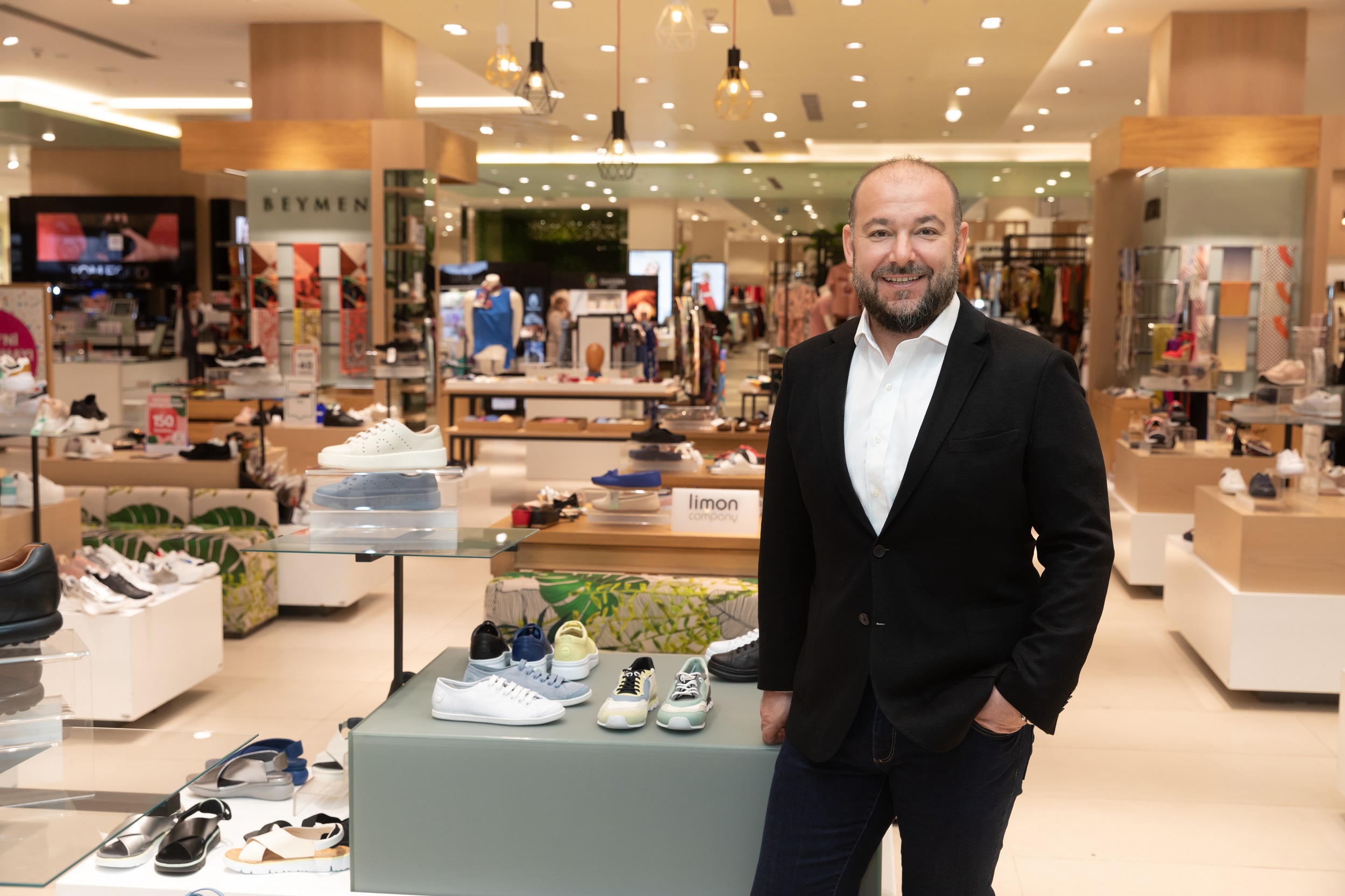 BOYNER VE YKM MAĞAZALARI GEÇİCİ OLARAK KAPANDI