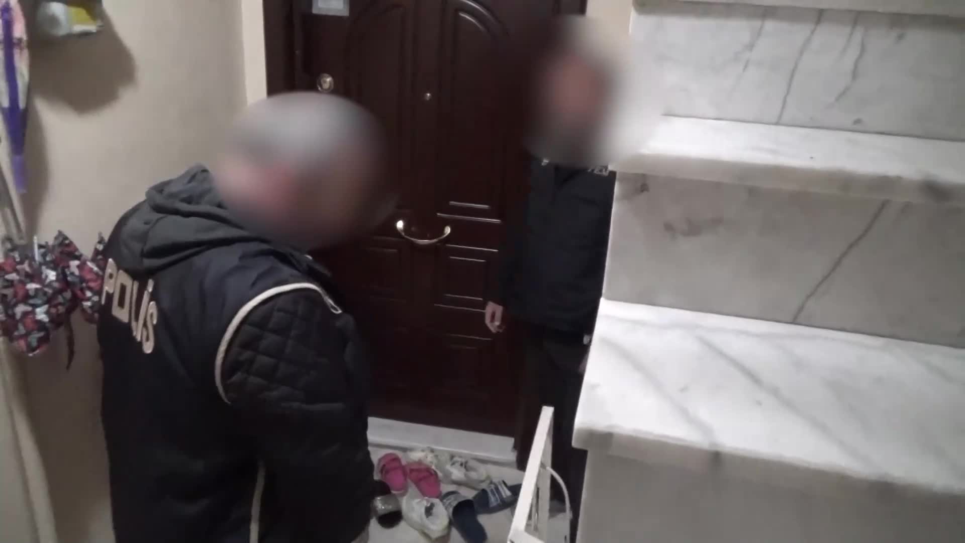 İSTANBUL'DA, SOSYAL MEDYA ÜZERİNDEN "ALLAH YOLUNDA" ADIYLA TERÖR ÖRGÜTÜ IŞİD İÇİN PARA TOPLADIKLARI TESPİT EDİLEN 7 KİŞİ YAKALANDI