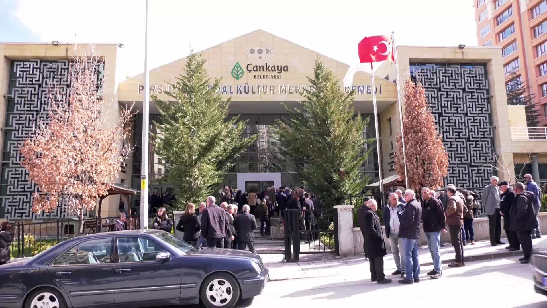 GAZETECİ İSMET DEMİRDÖĞEN, PİR SULTAN ABDAL CEMEVİ VE KÜLTÜR MERKEZİ’NDE DÜZENLENEN TÖRENLE SON YOLCULUĞUNA UĞURLANDI