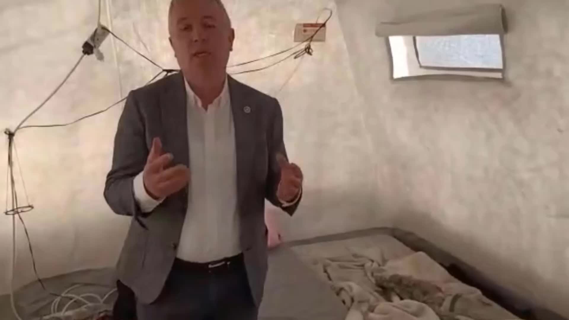 ÇETİN ARIK VE GAMZE TAŞCIER KAHRAMANMARAŞ’TA 19 YAŞINDAKİ OTİZMLİ MİNE NUR’U ZİYARET ETTİ: “AİLENİN İSTEĞİ, KONTEYNER. ENGELLİ BİREYLERİMİZİ UNUTMAYIN”