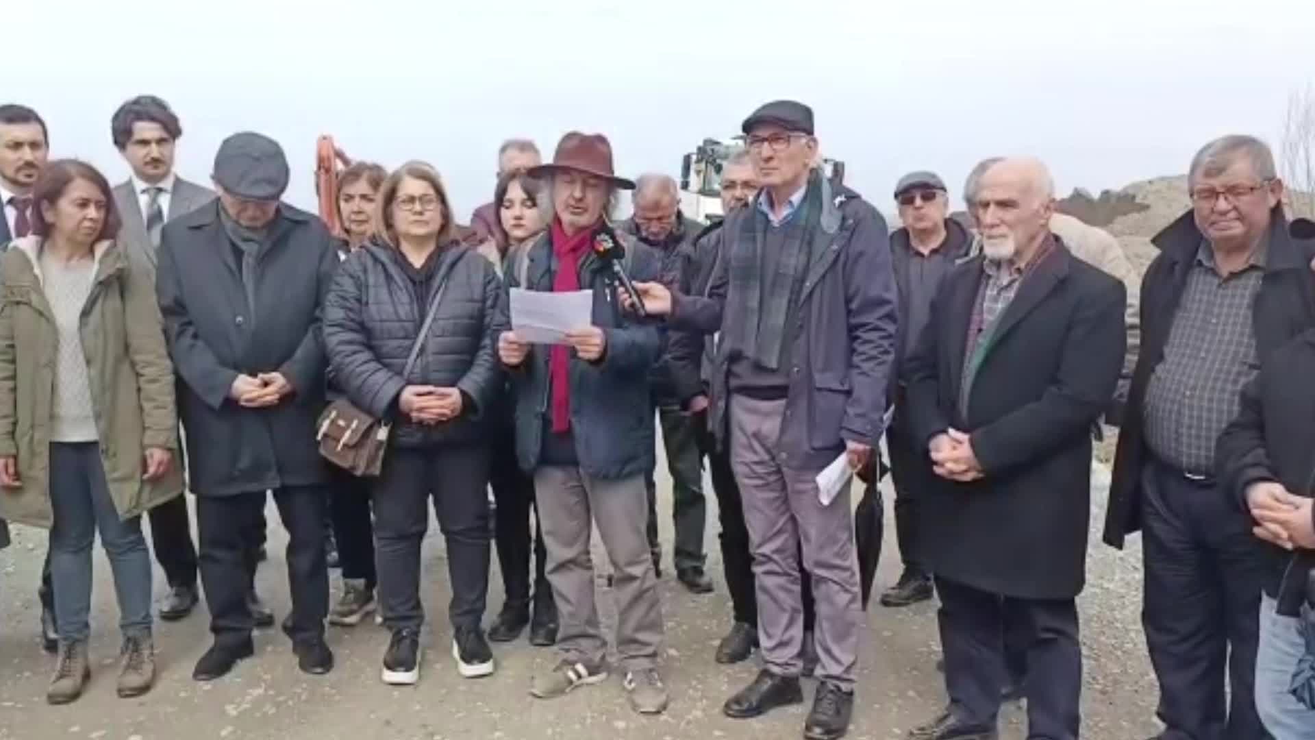 ÇEVRE ÖRGÜTLERİ ORDU MELET IRMAĞI'NDA BALIKÇI BARINAĞI PROJESİNE YÜRÜTMEYİ DURDURMA KARARINA KARŞIN İNŞAATIN DEVAM ETTİRİLMESİNE TEPKİ GÖSTERDİ