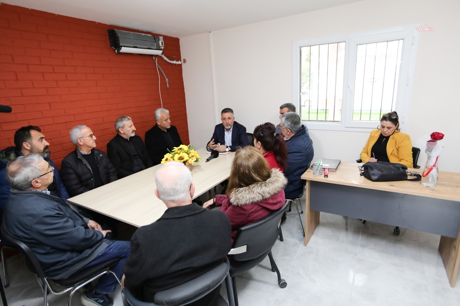 BAYRAKLI BELEDİYE BAŞKANI SANDAL: "DEPREMZEDELERİMİZ EVLERİNE KAVUŞANA KADAR MÜCADELEMİZİ BIRAKMAYACAĞIZ"