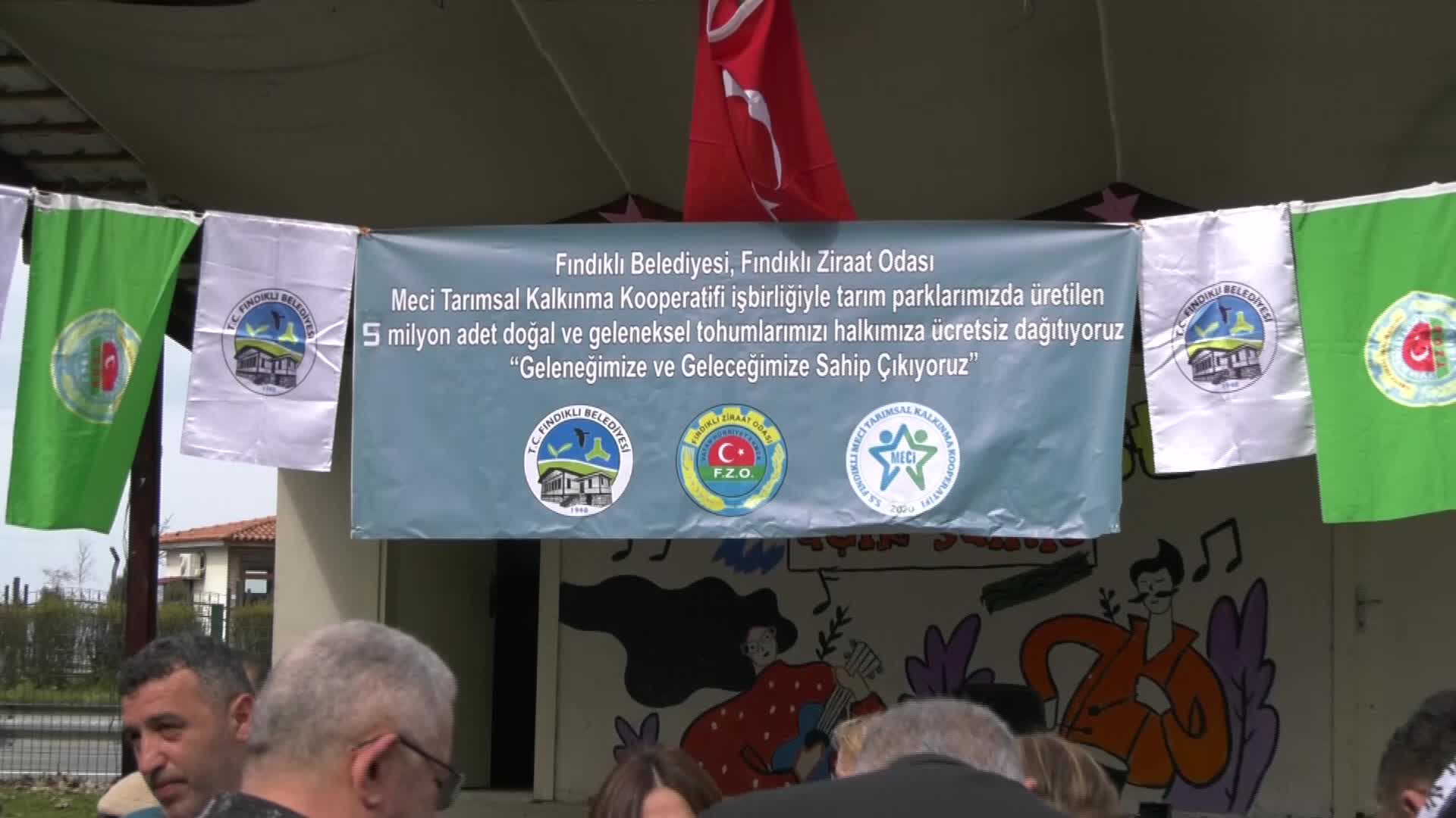 FINDIKLI 4. TOHUM TAKAS ŞENLİĞİ'NDE 5 MİLYON ATA TOHUMU ÜCRETSİZ DAĞITILDI