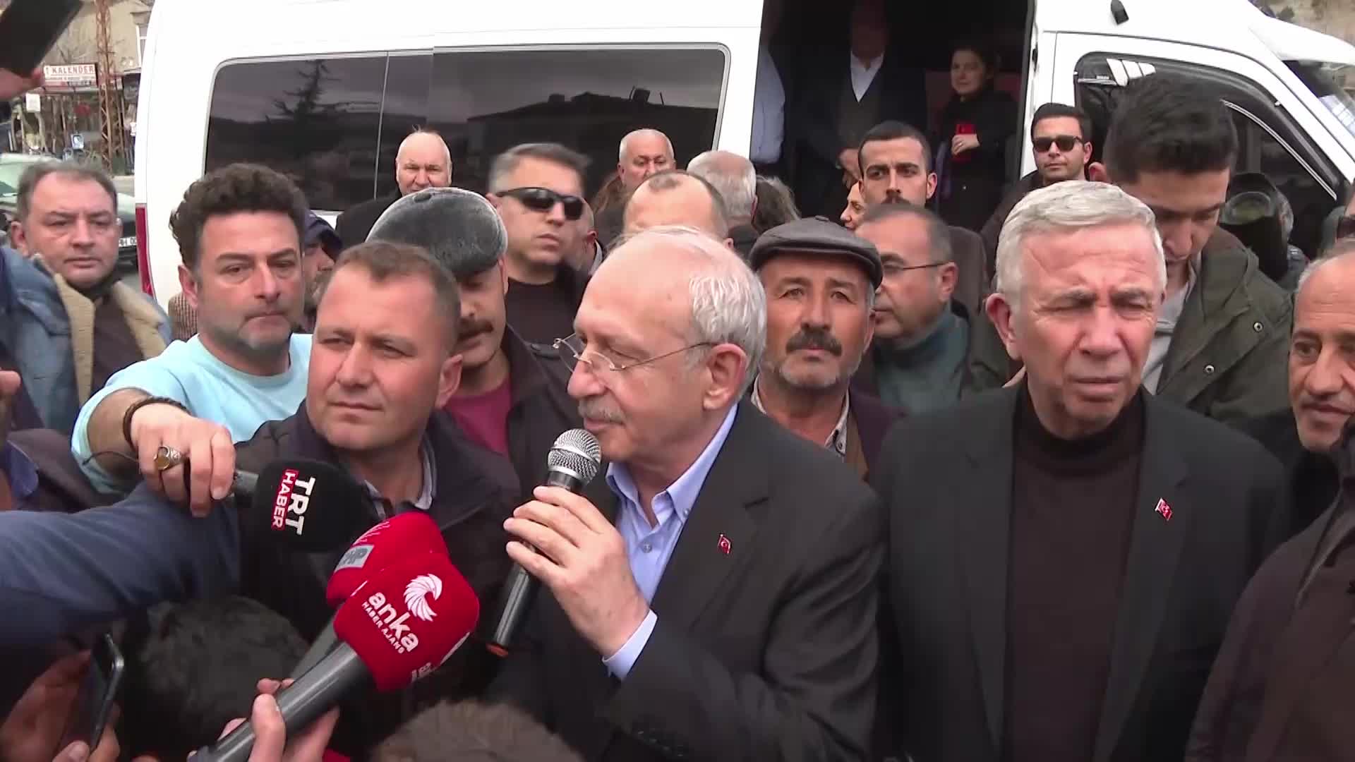 KILIÇDAROĞLU, KAHRAMANMARAŞ TEKİR MAHALLESİ’NDE: “HERKES, DEPREME DAYANIKLI EVLERİNDE YAŞAMAK İSTER. BİRAZ SABREDİN. 15 MAYIS’TAN SONRA TÜRKİYE’DE ÇOK ŞEY DEĞİŞECEK”