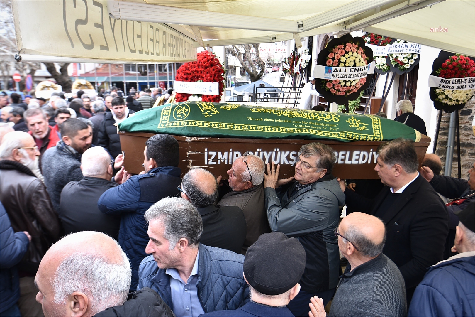 İZMİR KEMALPAŞA BELEDİYE BAŞKANI KARAKAYALI’NIN KARDEŞİ TOPRAĞA VERİLDİ