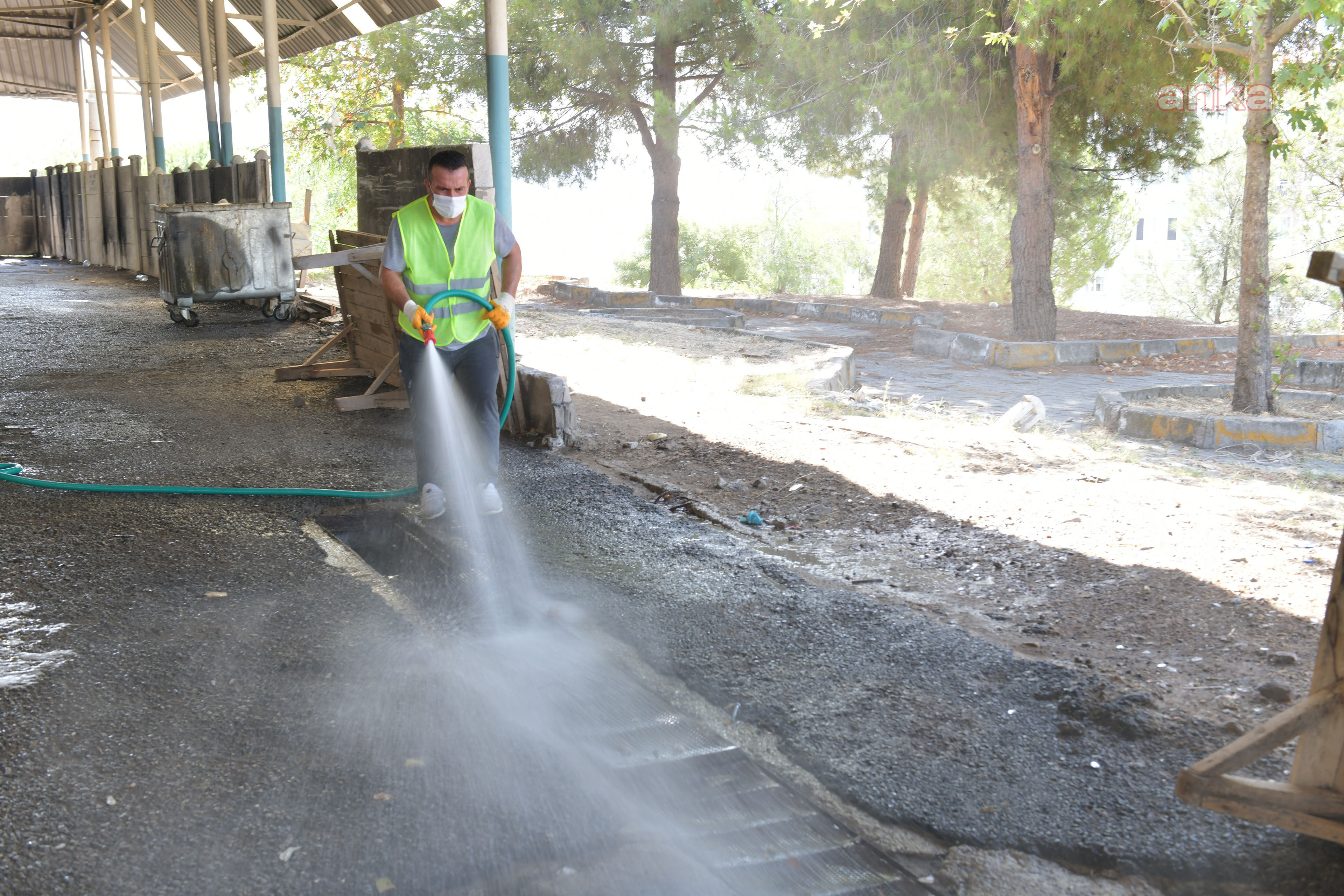 ÇİĞLİ BELEDİYESİ'NDEN PAZAR YERLERİNDE DETAYLI TEMİZLİK VE DEZENFEKTE