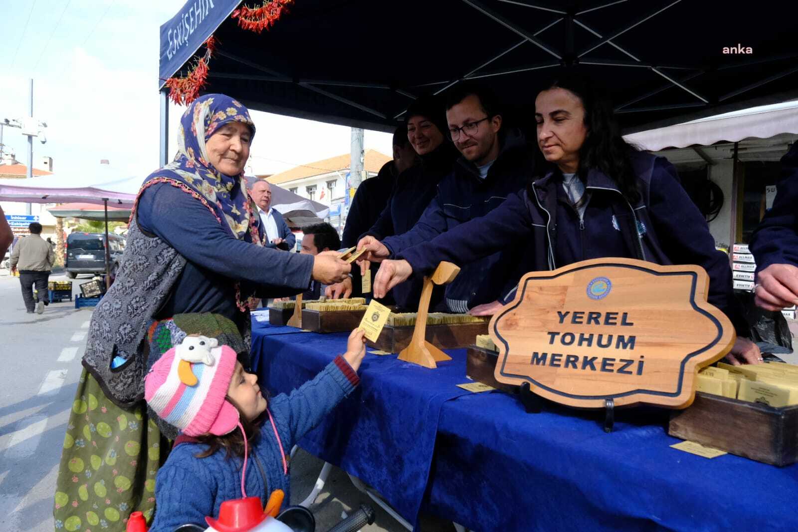 ESKİŞEHİR BÜYÜKŞEHİR'İN TOHUM TAKAS GÜNLERİNE YOĞUN İLGİ
