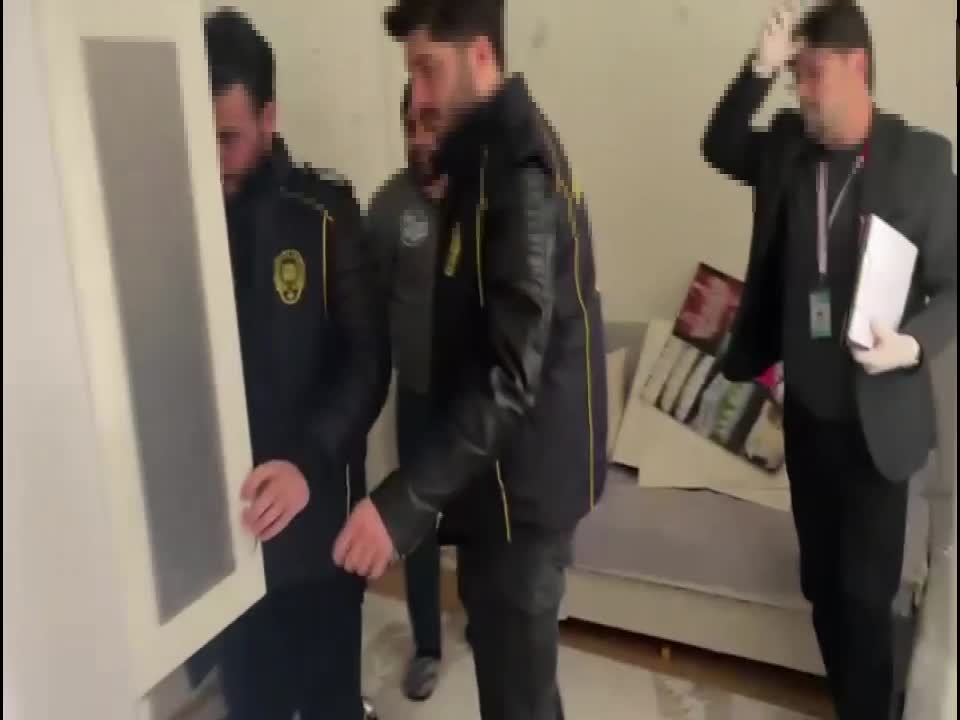 BAĞCILAR'DA, 40 BİN LİRAYA ANLAŞTIĞI KİŞİNİN DİŞLERİNE ZARAR VEREN SAHTE DİŞ DOKTORU YAKALANDI