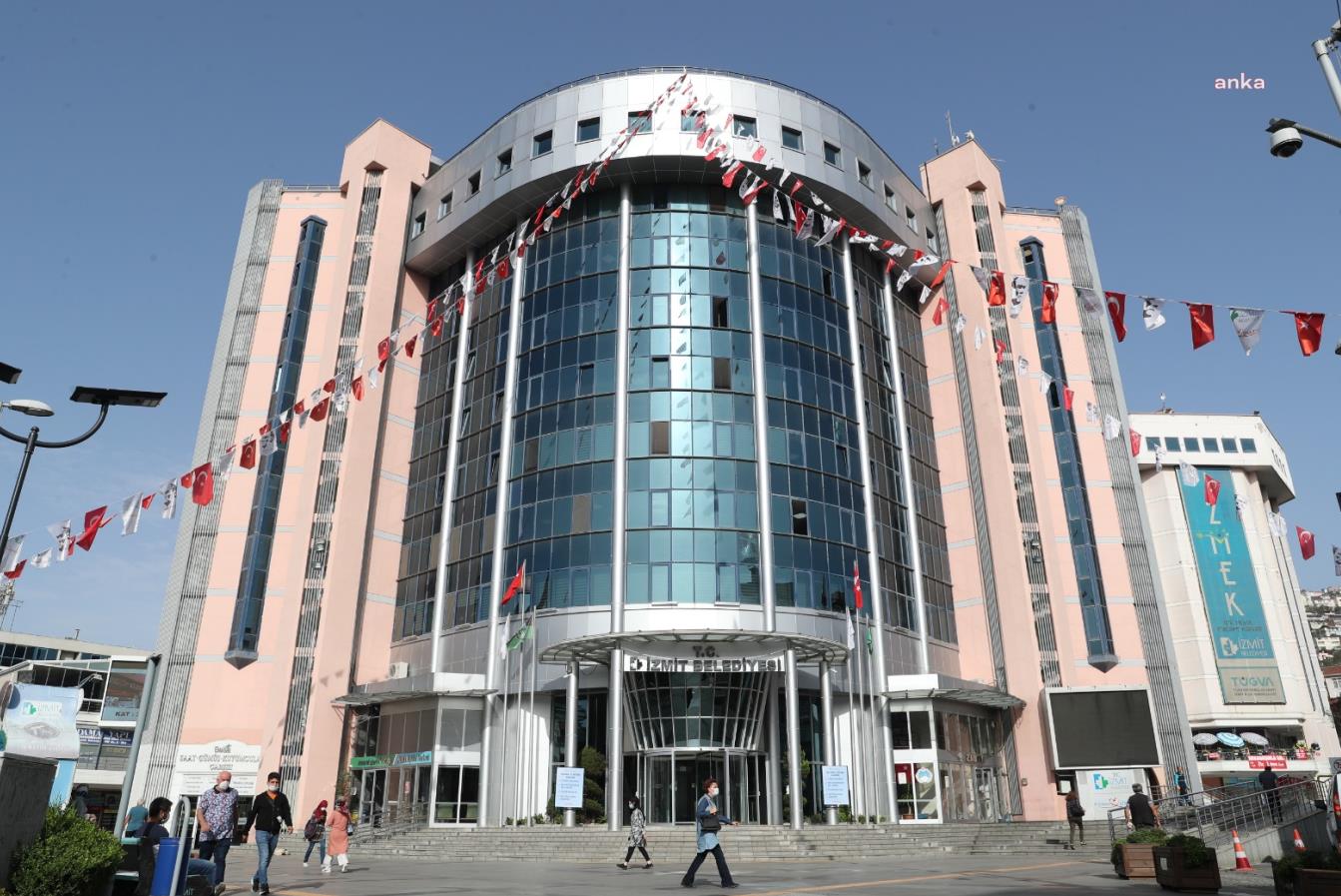 İZMİT BELEDİYESİ, TÜYSÜZLER PAZARI’NDA 45 TEZGAHIN TAHSİSİNİ YAPACAK