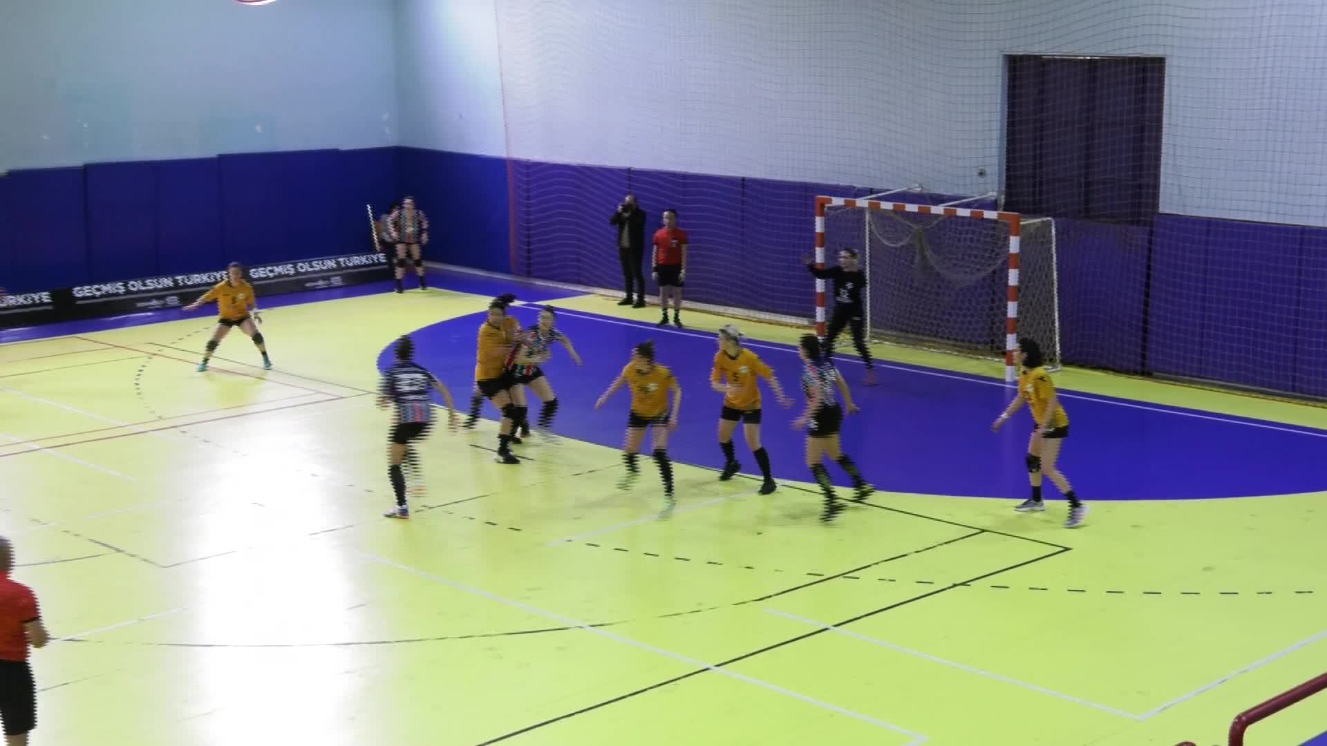 KONYAALTI BELEDİYESPOR KADIN HENTBOL TAKIMI, GÖRELE EKİBİNİ MAĞLUP ETTİ