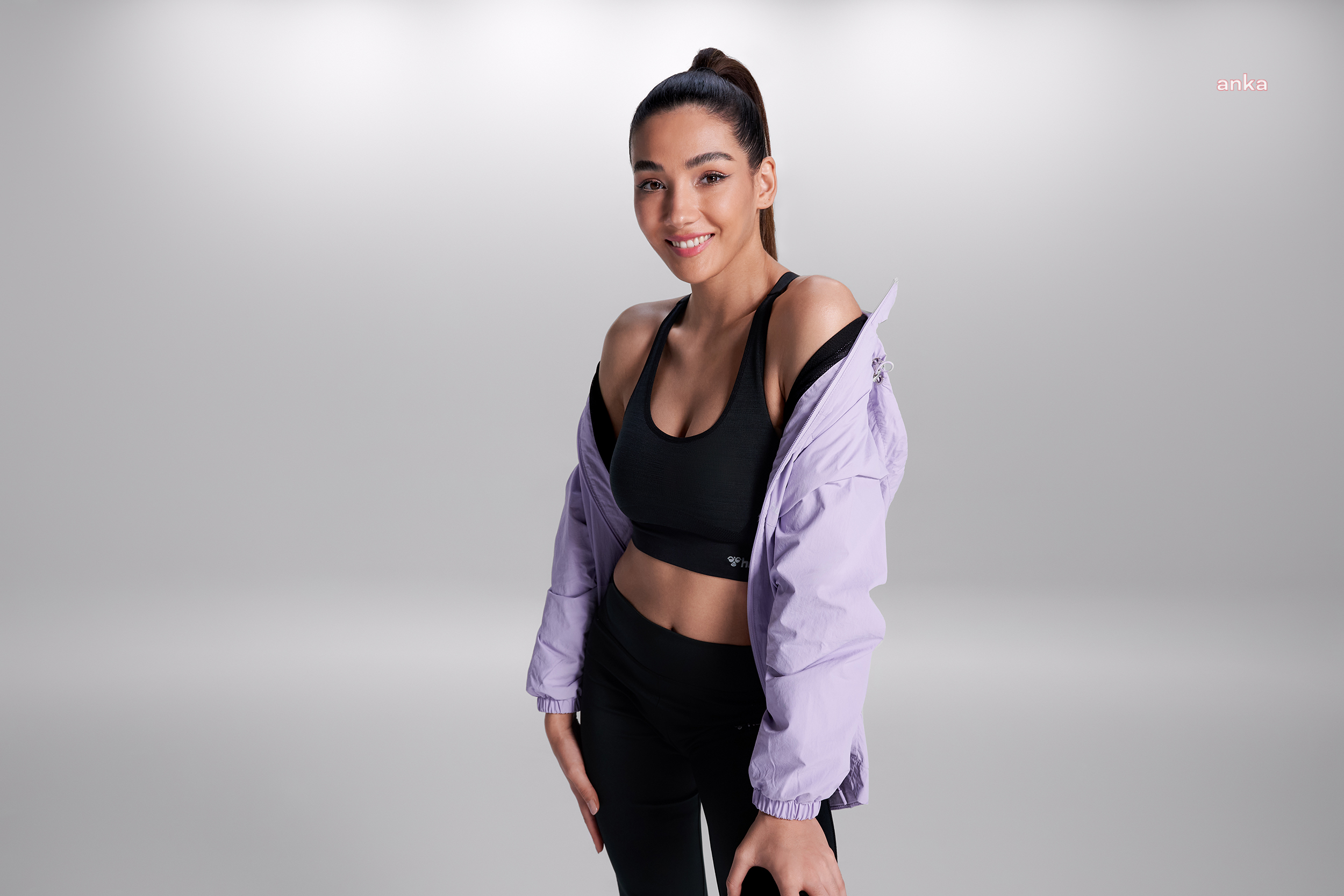 HUMMEL, 2023 LİFESTYLE KOLEKSİYONUNU AYBÜKE PUSAT'LA TANITTI